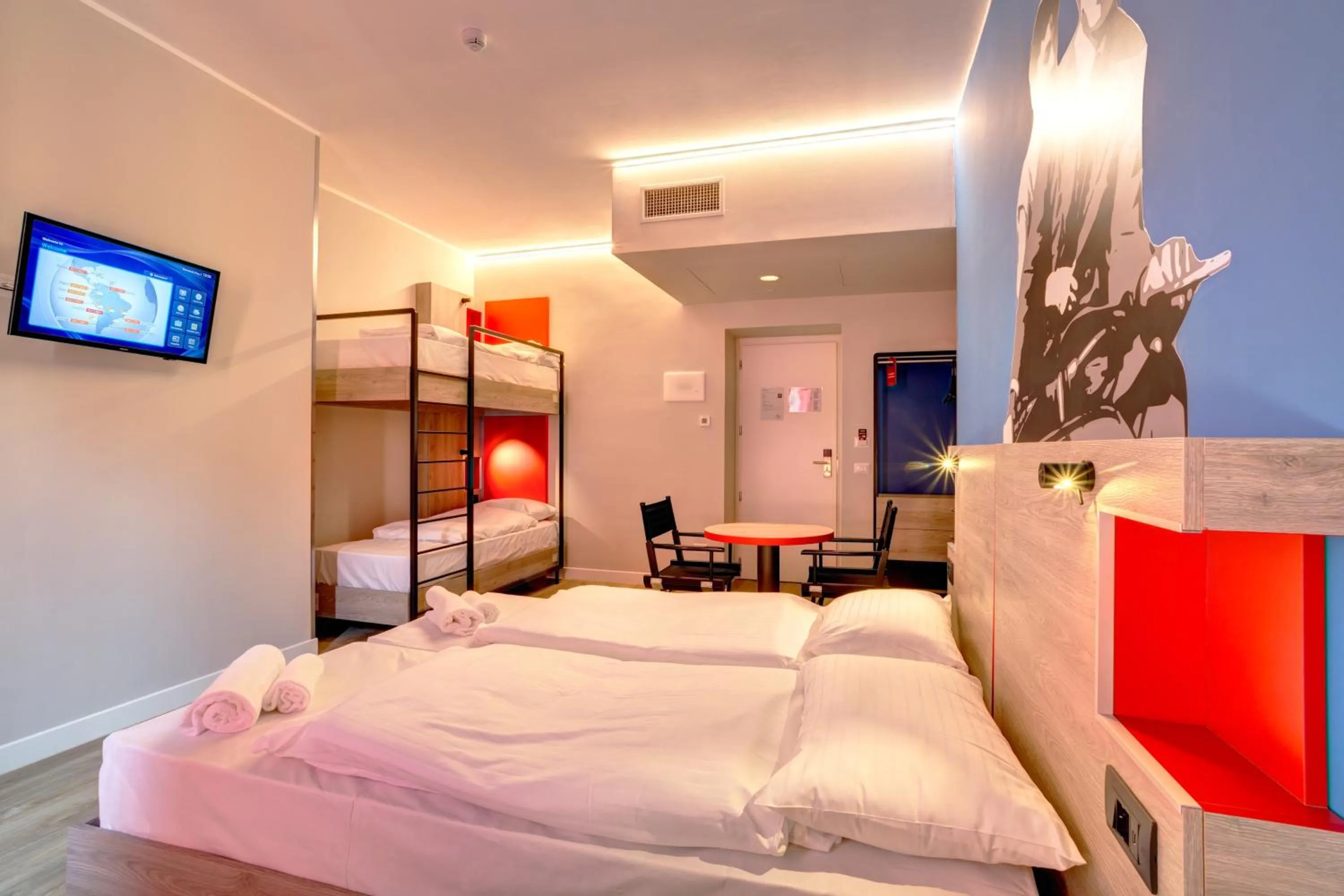 Photo of the whole room, Bed in MEININGER Roma Termini