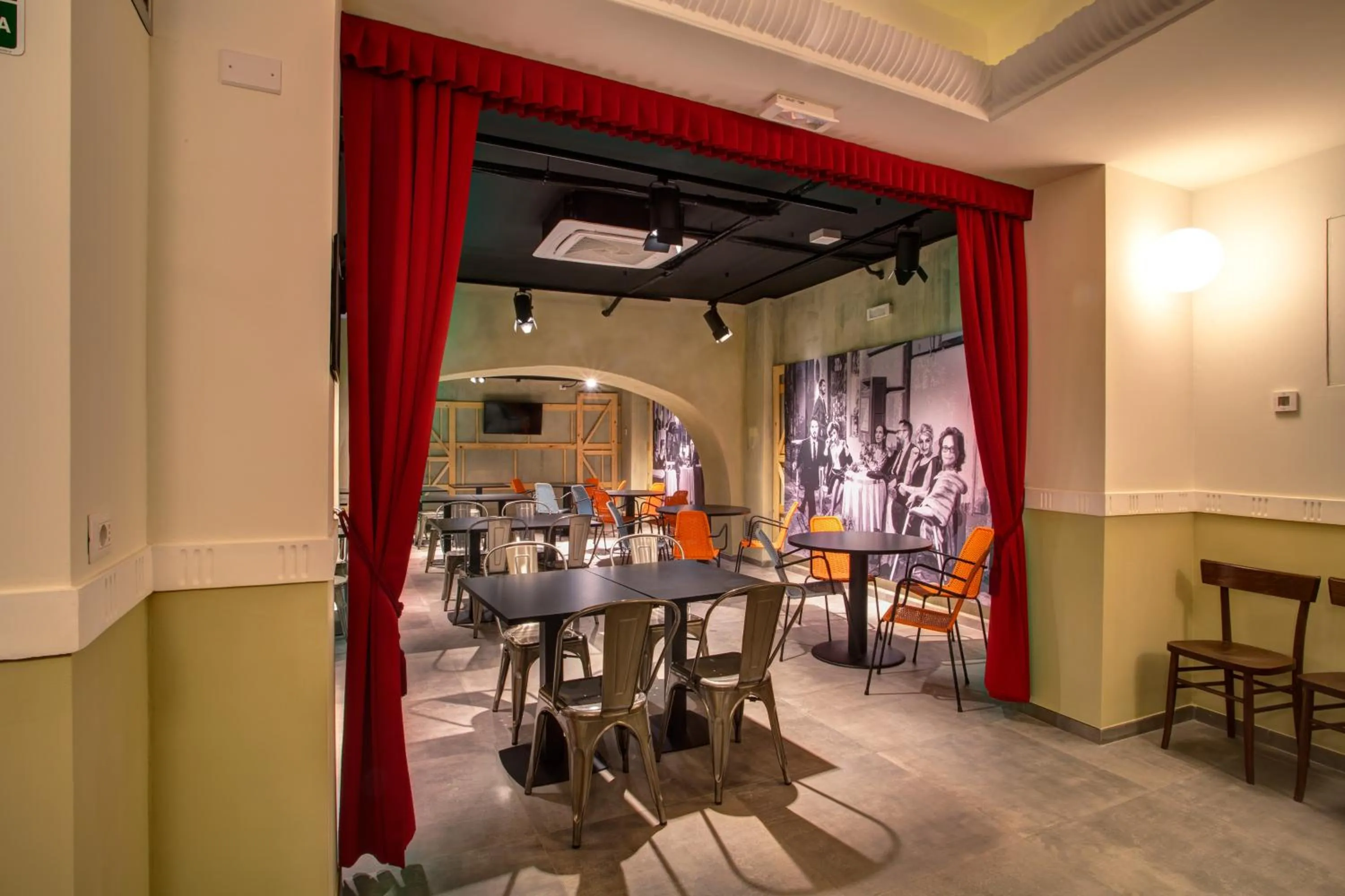 Restaurant/places to eat in MEININGER Roma Termini