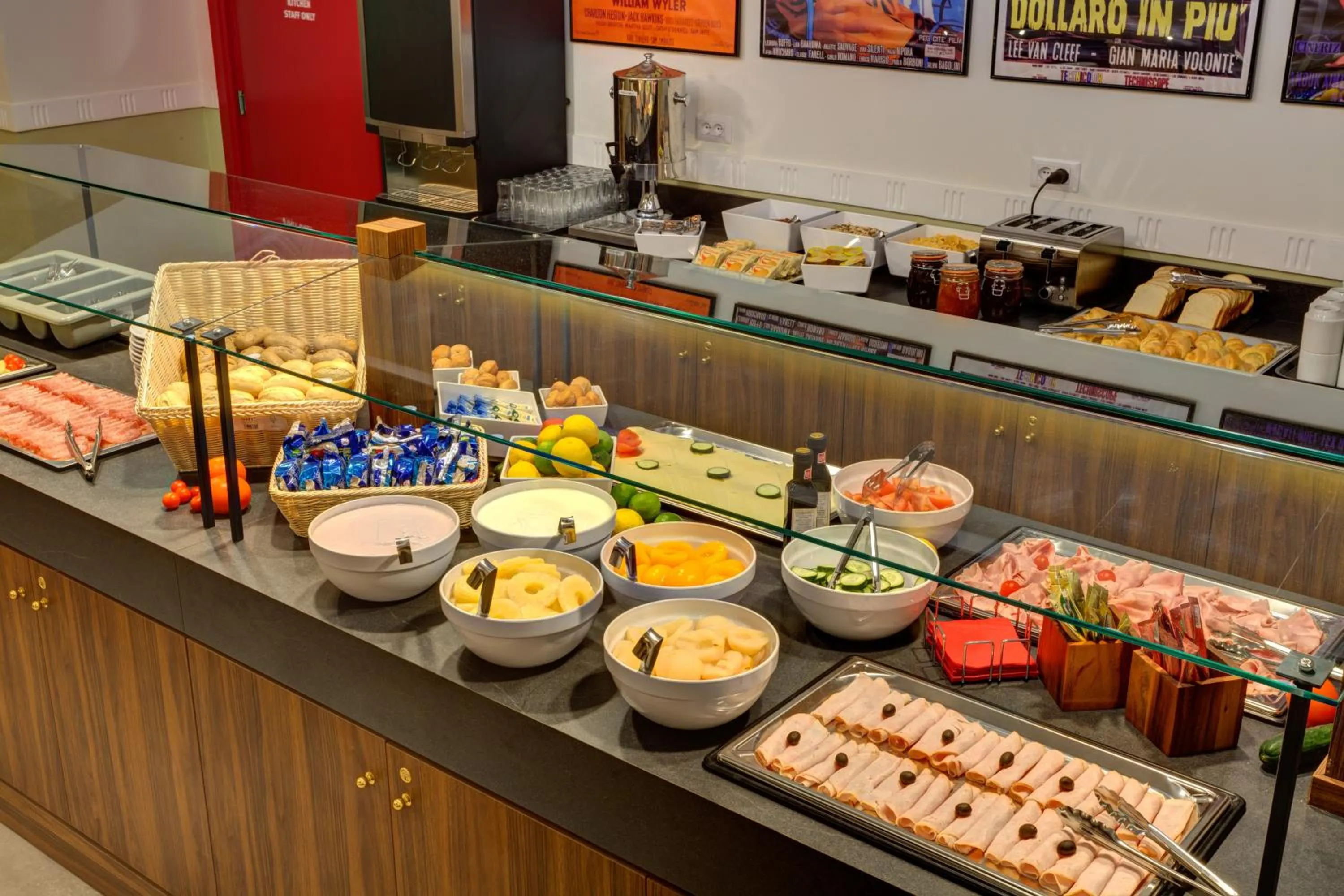 Buffet breakfast in MEININGER Roma Termini