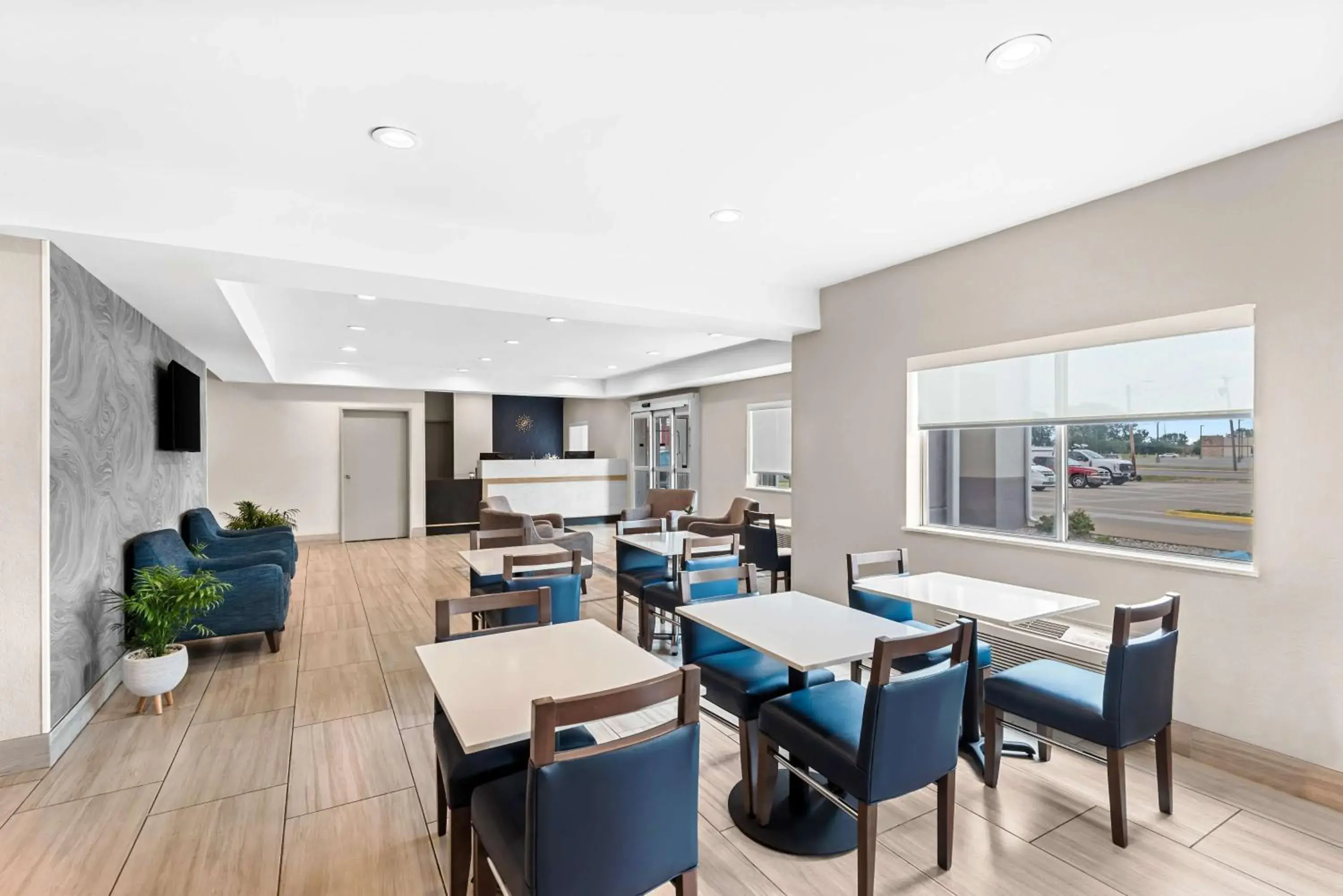 Breakfast in Best Western Ottumwa Inn & Suites Breakfast in Best Western Ottumwa Inn & Suites