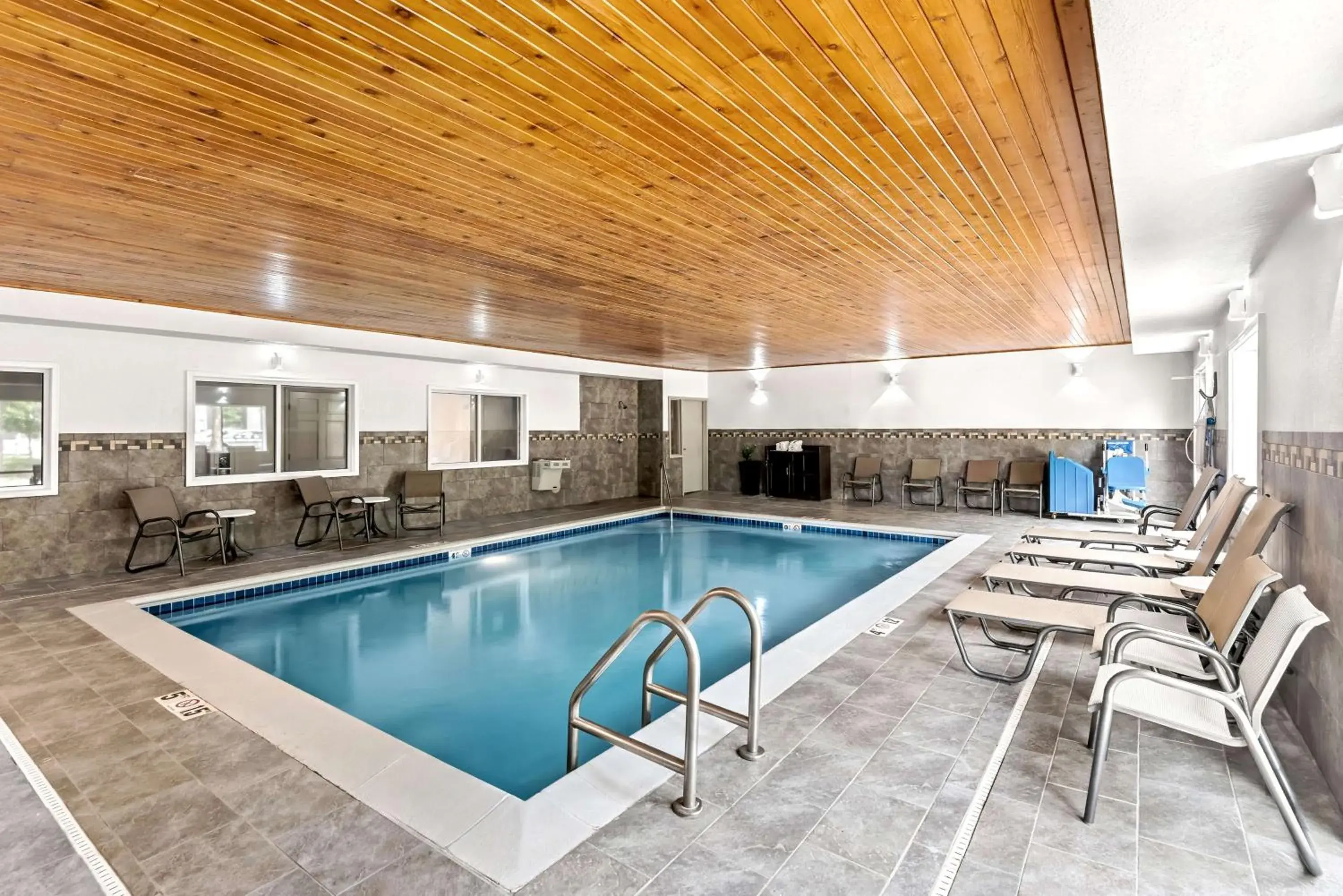 Pool view in Best Western Ottumwa Inn & Suites Pool view in Best Western Ottumwa Inn & Suites