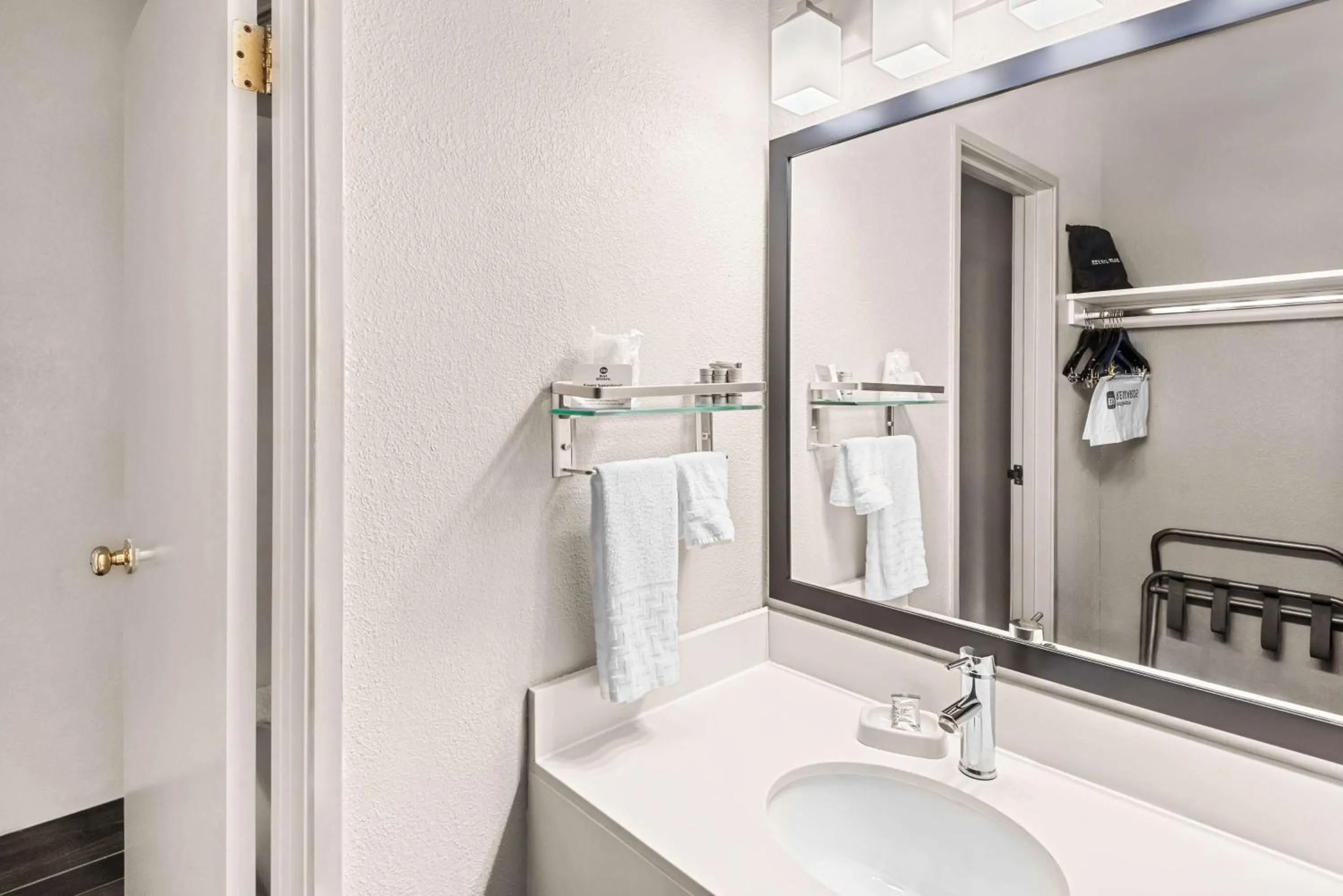 Bathroom in Best Western Ottumwa Inn & Suites