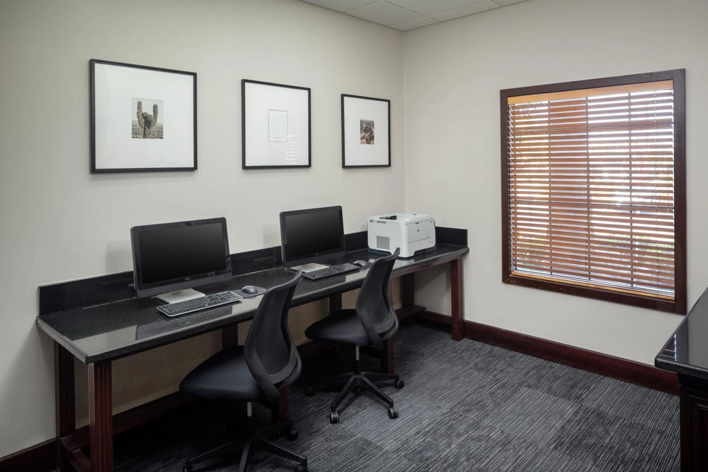 Business facilities in Wyndham Tucson Airport Hotel & Conference Center