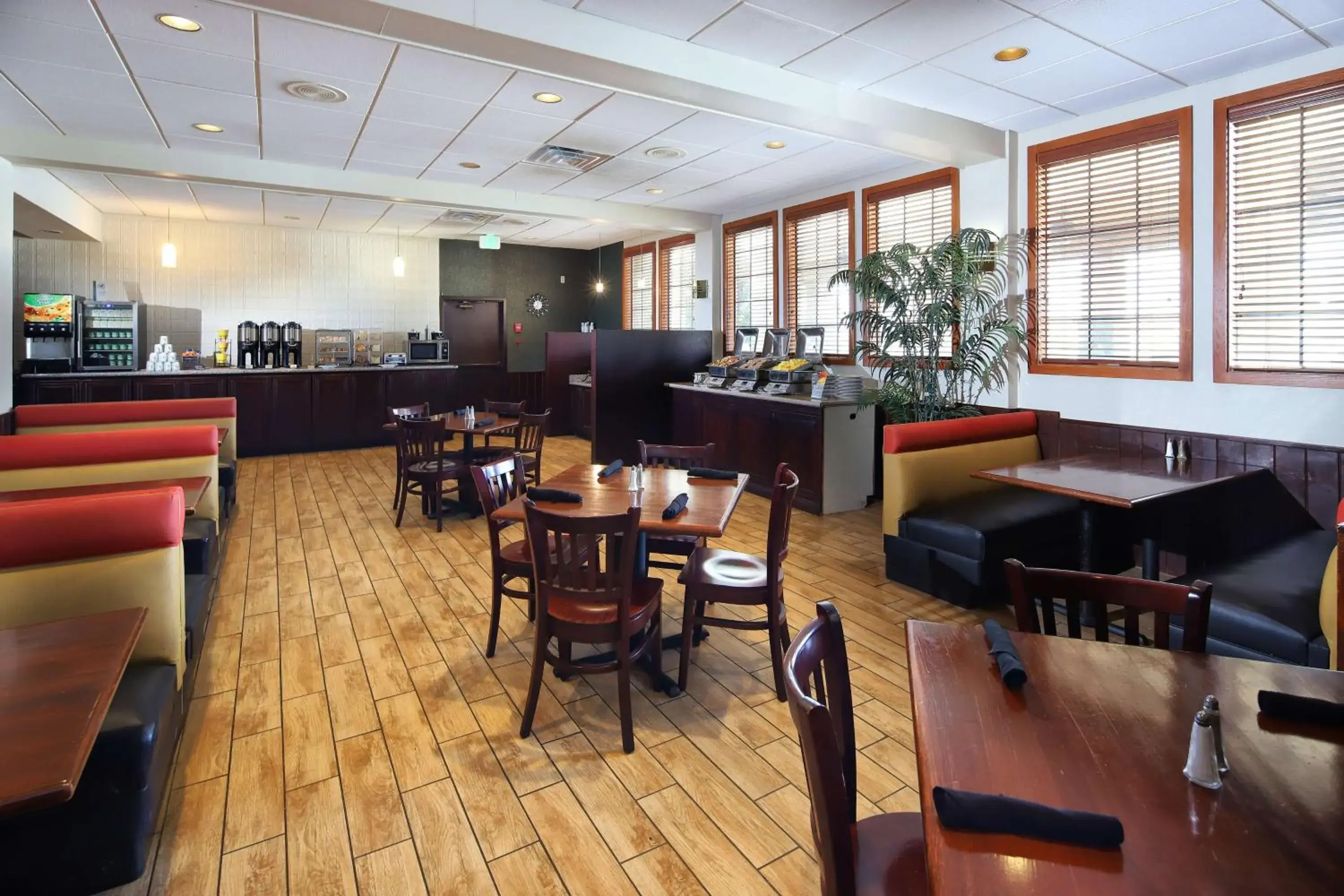 Restaurant/Places to Eat in Best Western Tucson Intl Airport Hotel & Suites Restaurant/Places to Eat in Best Western Tucson Intl Airport Hotel & Suites