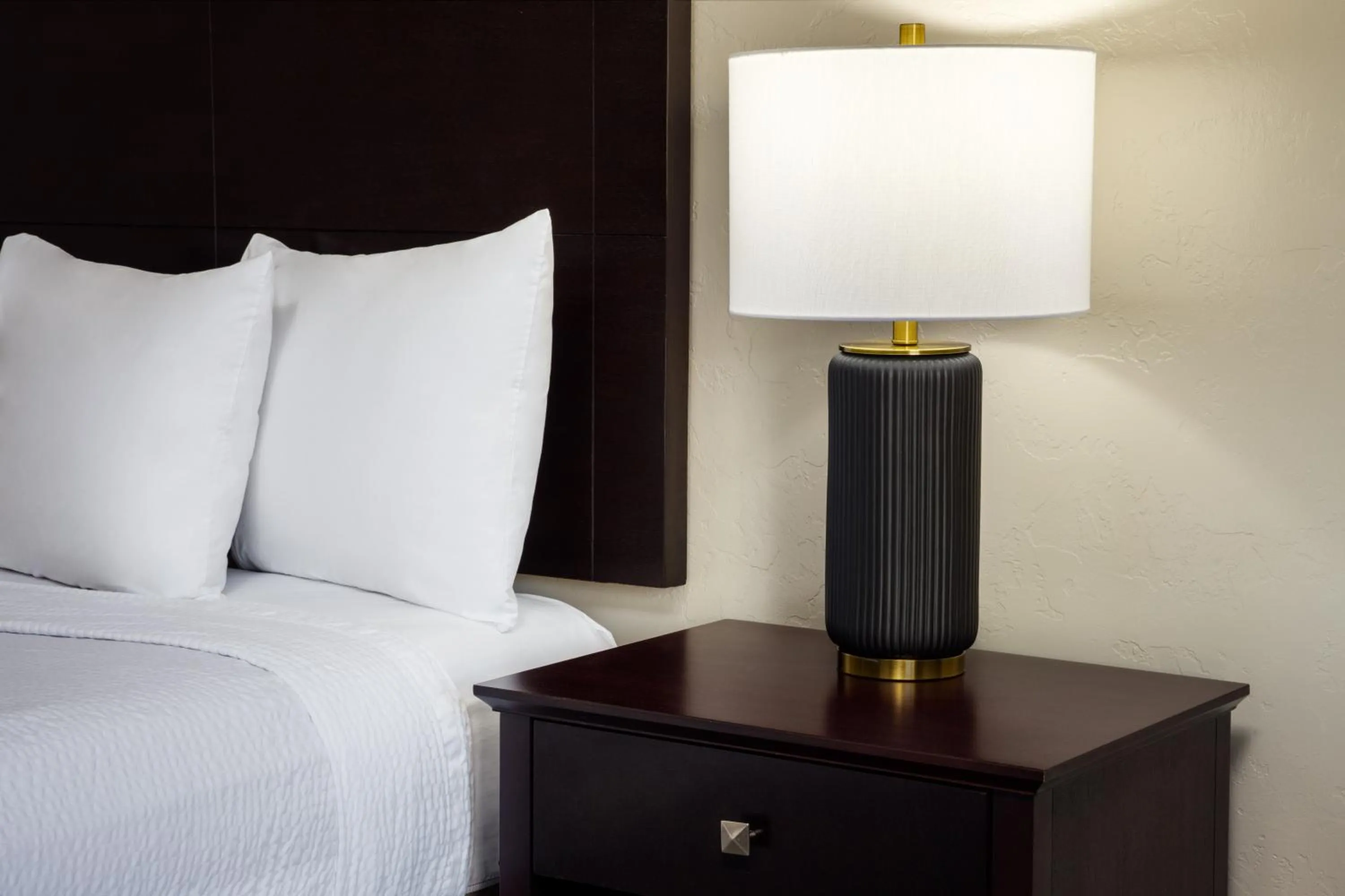 Bed in Wyndham Tucson Airport Hotel & Conference Center