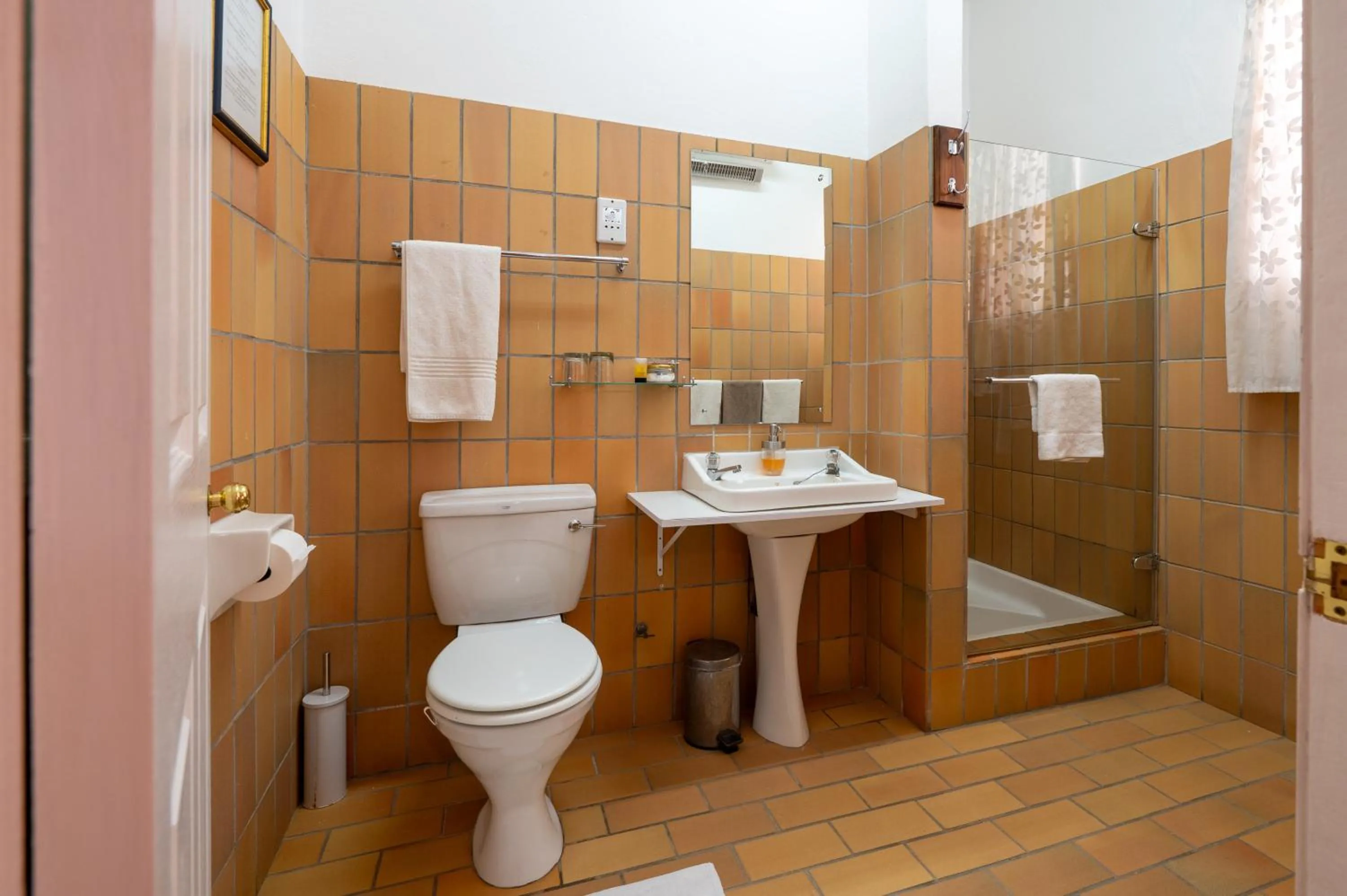 Bathroom in Toverberg Guest Houses