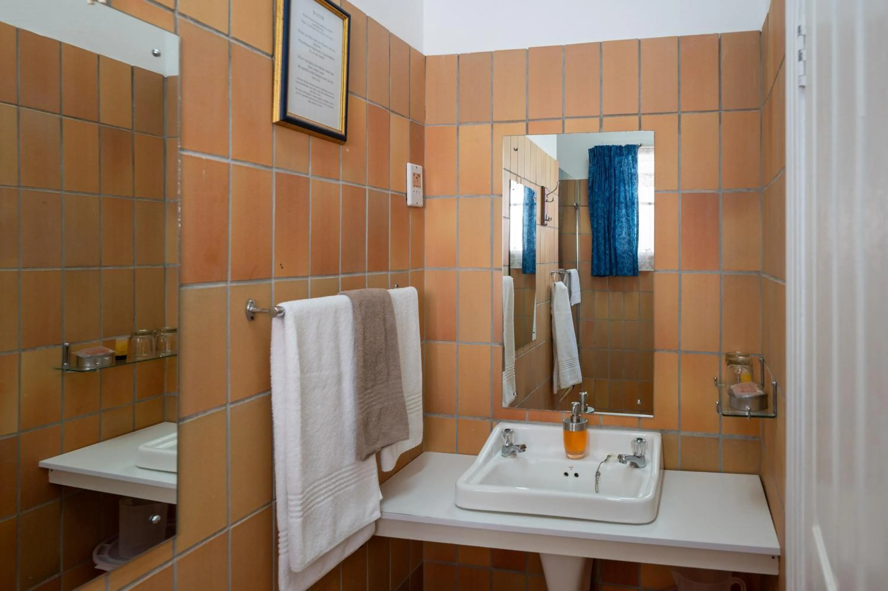Bathroom in Toverberg Guest Houses