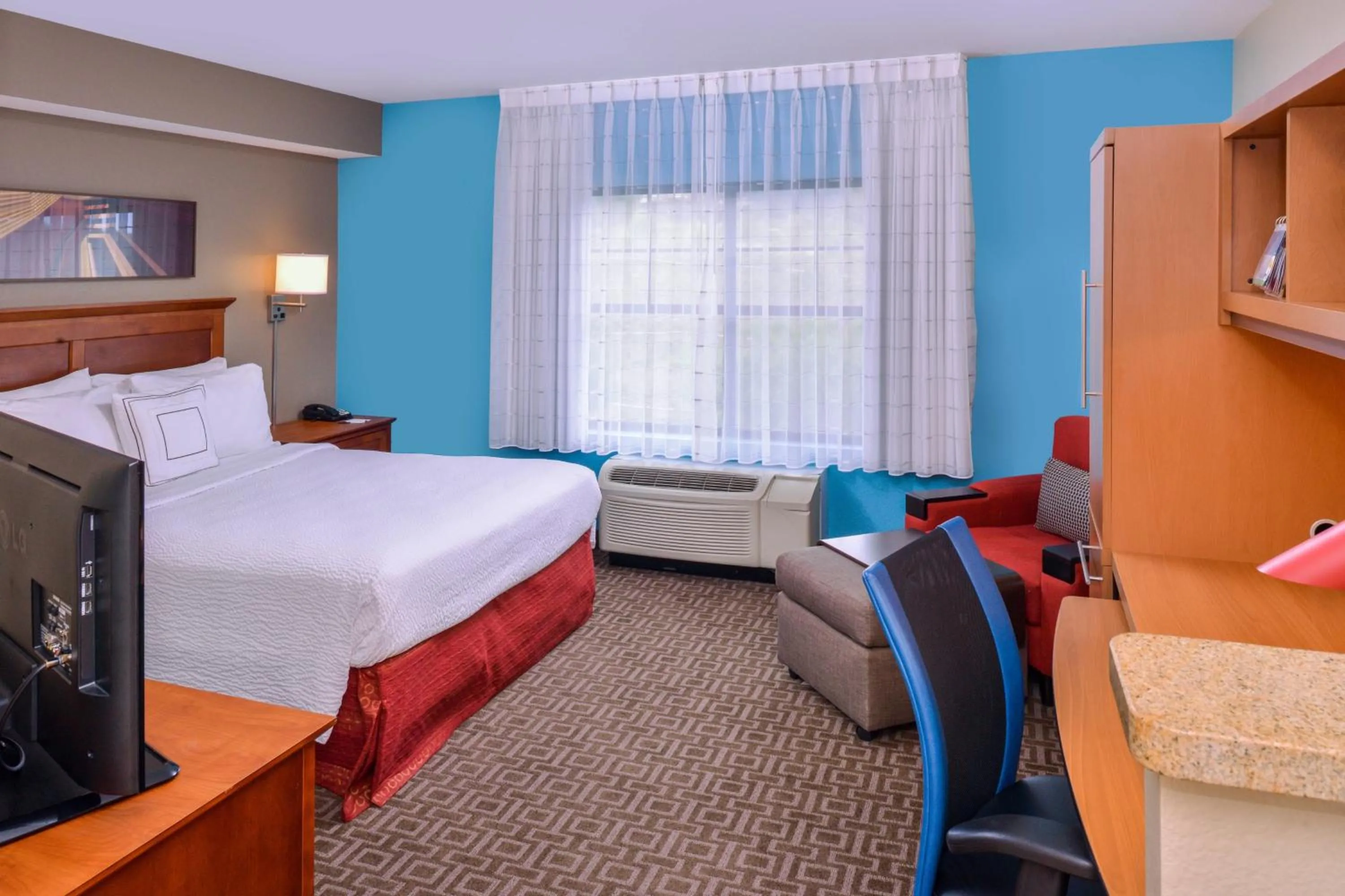 Photo of the whole room, Bed in TownePlace Suites by Marriott Thousand Oaks Ventura County