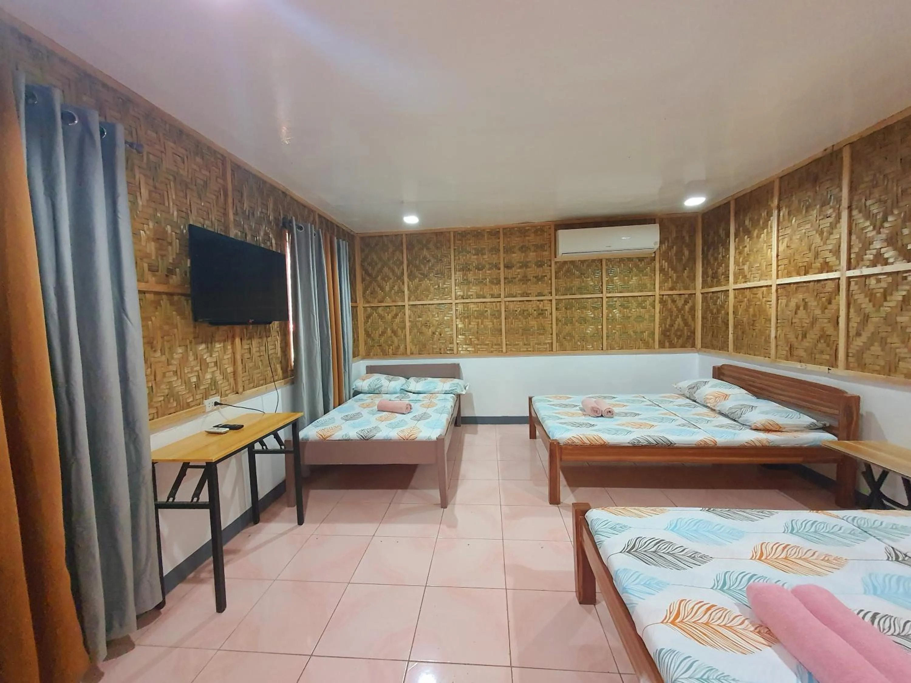 Bed in Genna's Tourist Inn Santa Fe