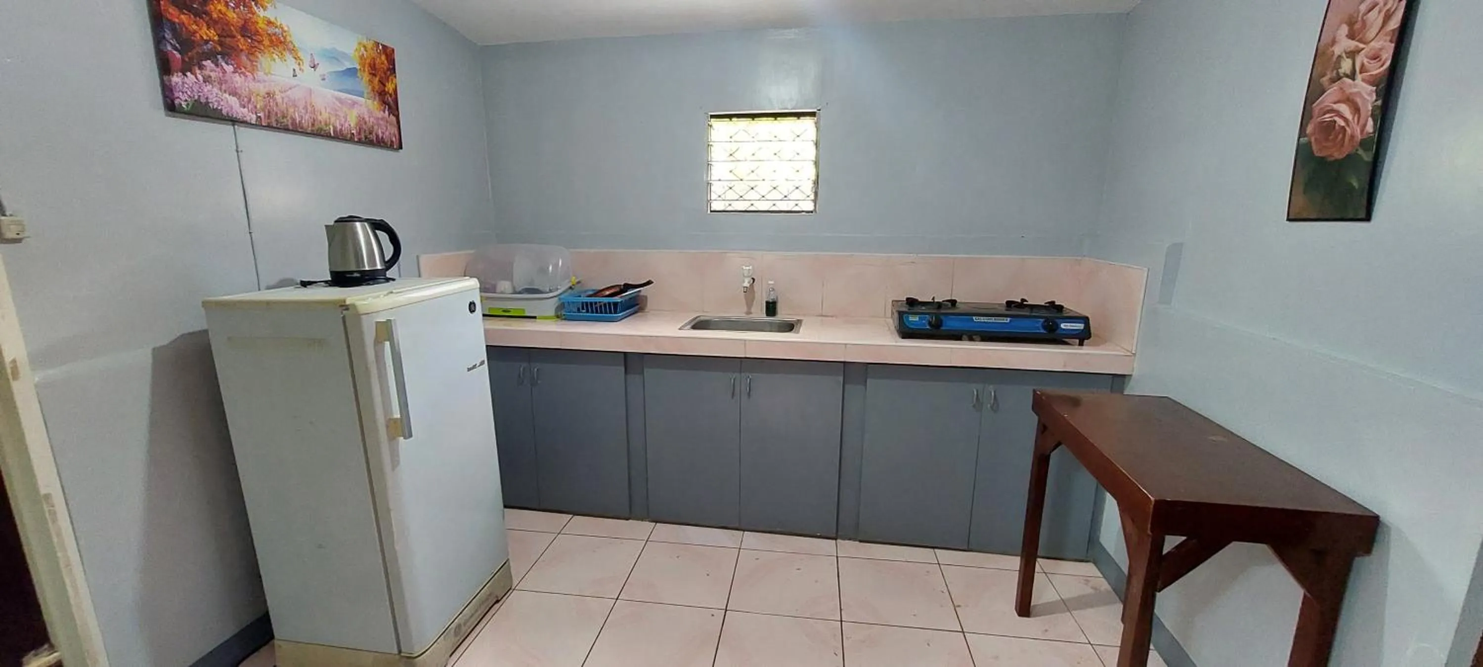 Kitchen or kitchenette in Genna's Tourist Inn Santa Fe