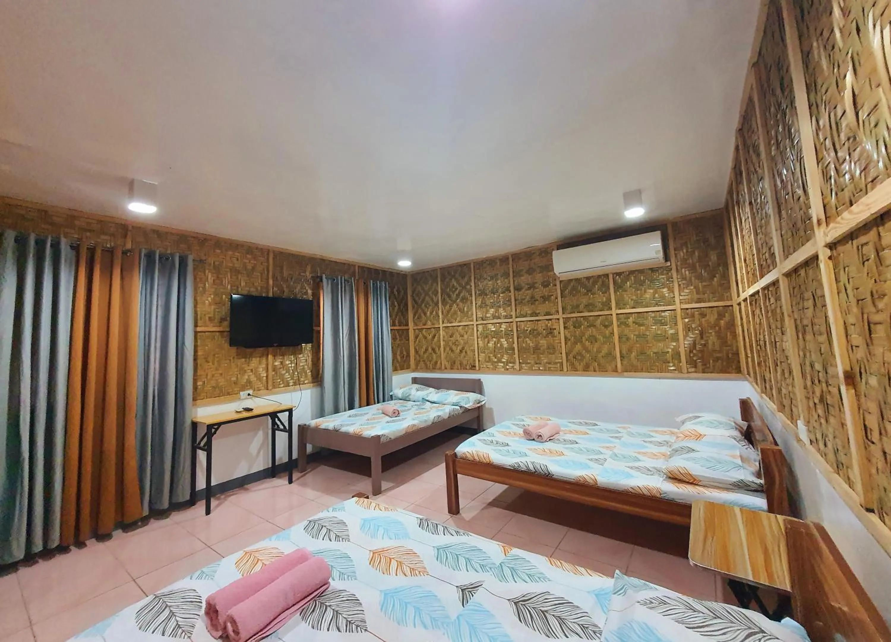 Bed in Genna's Tourist Inn Santa Fe