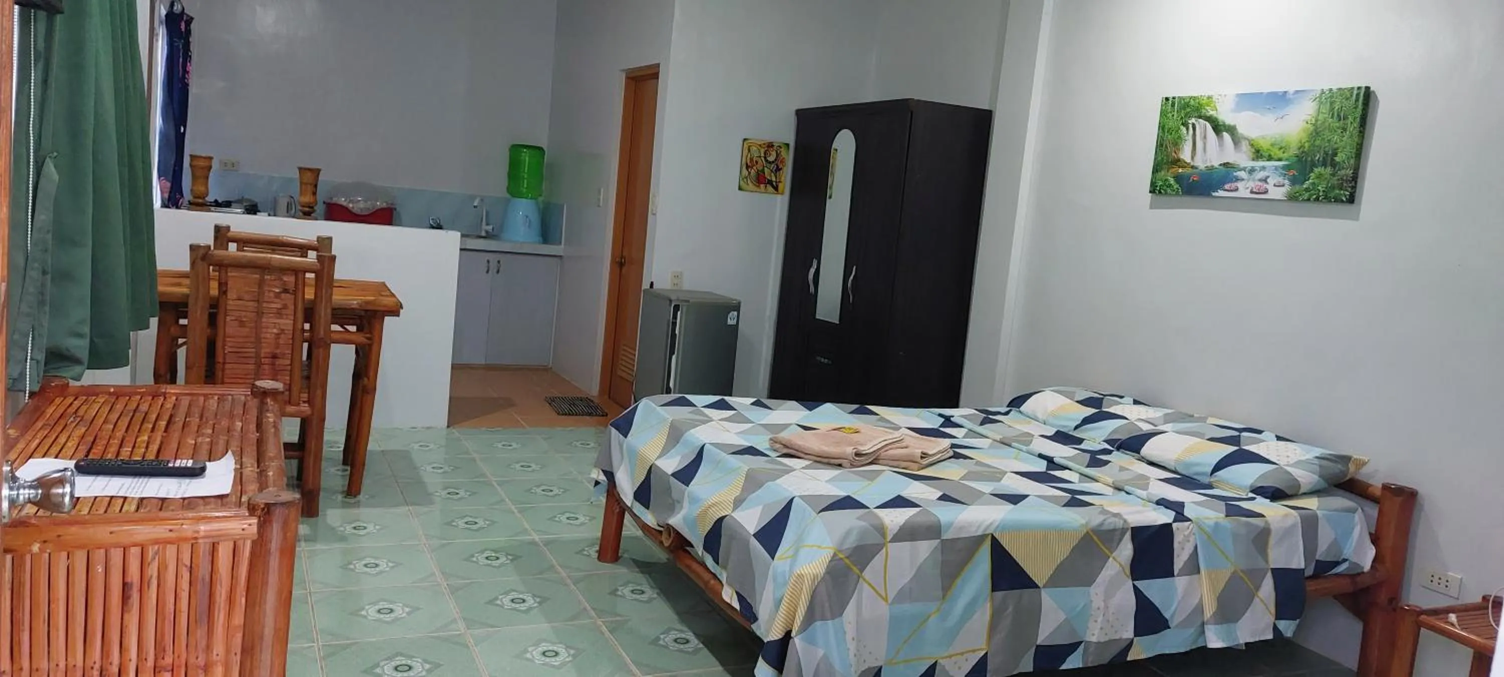 Kitchen or kitchenette, Bed in Genna's Tourist Inn Santa Fe