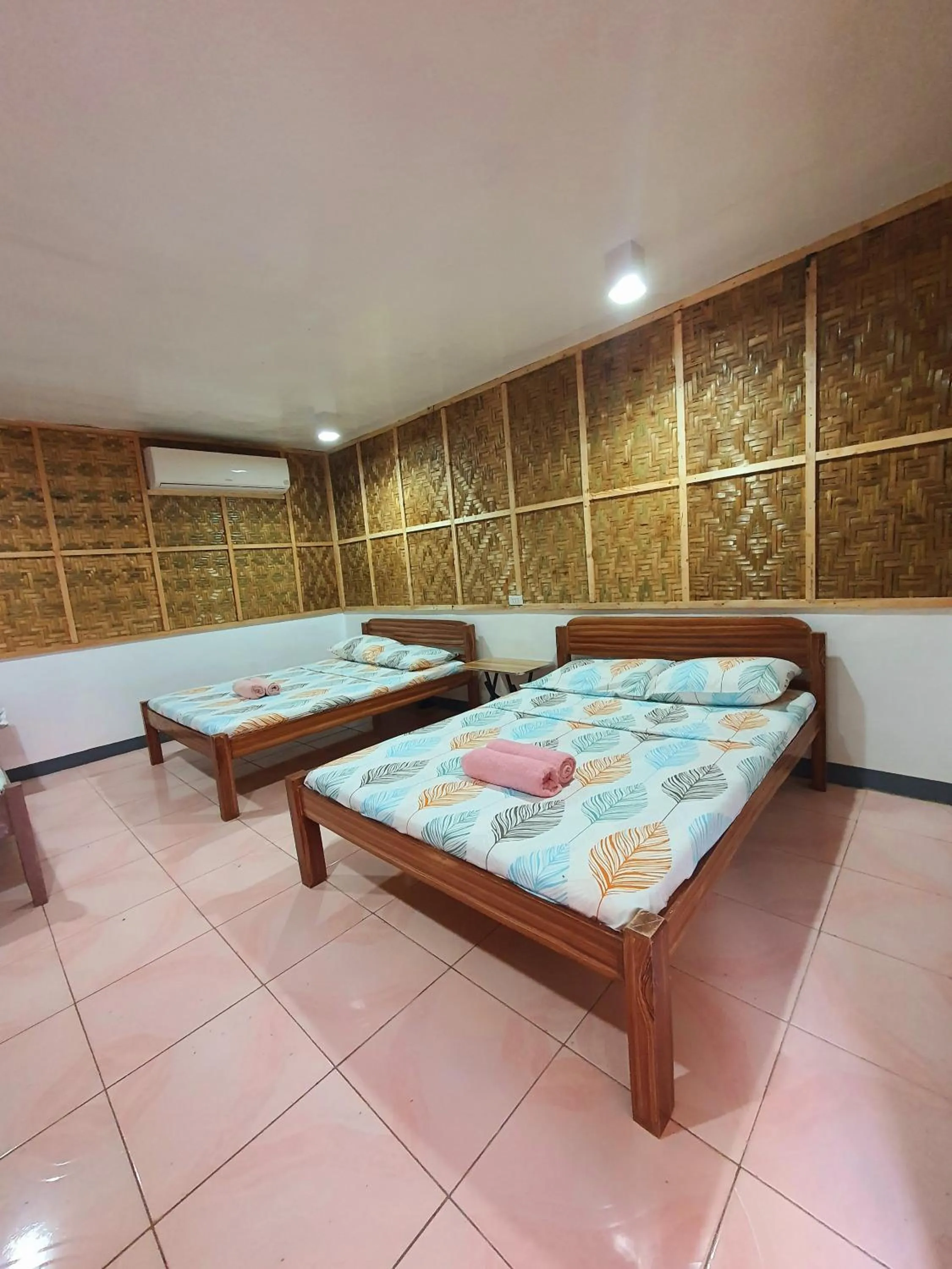 Bed in Genna's Tourist Inn Santa Fe