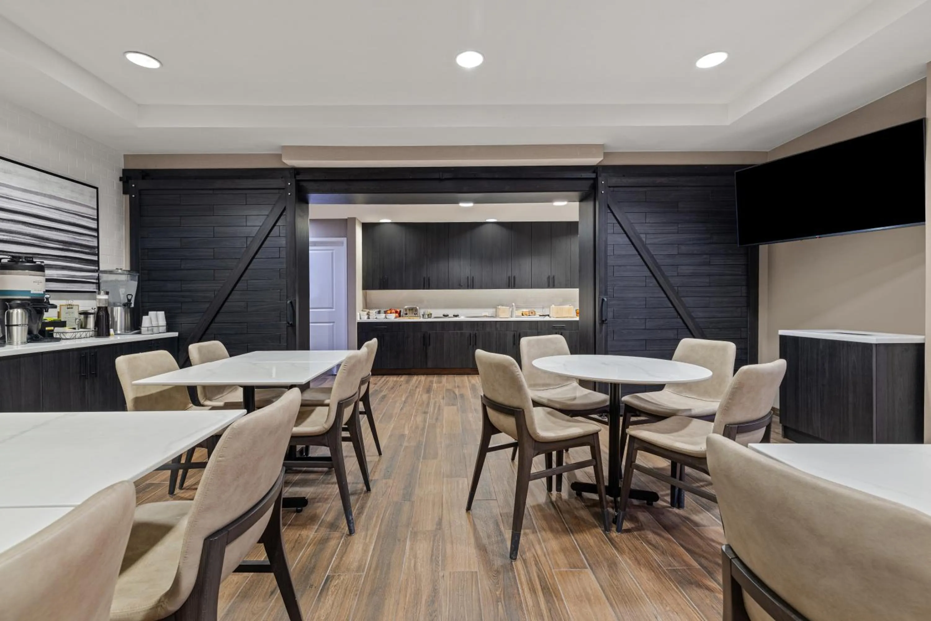 Restaurant/places to eat in Residence Inn Paducah