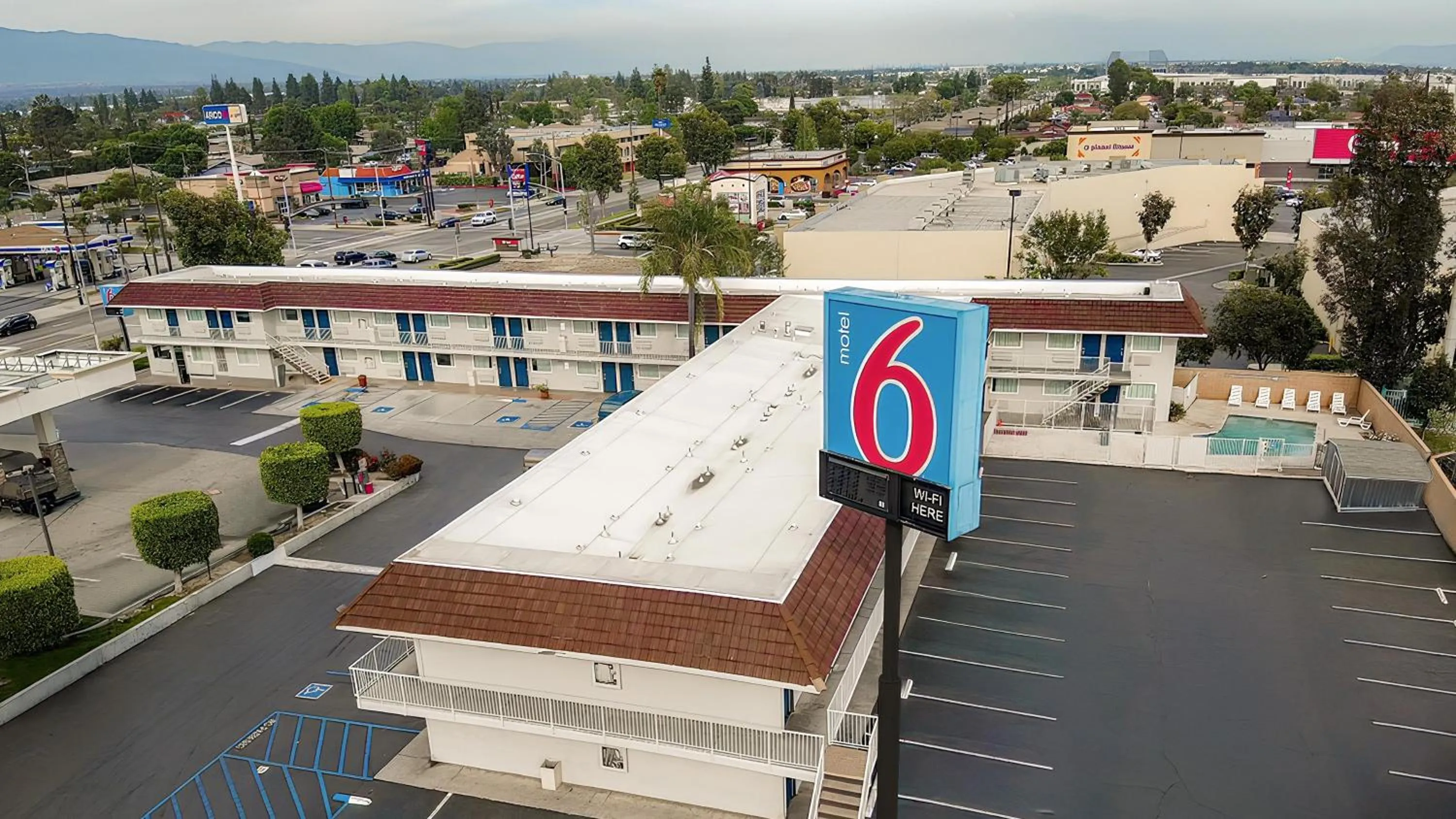 Property building in Motel 6 Ontario, CA - Airport