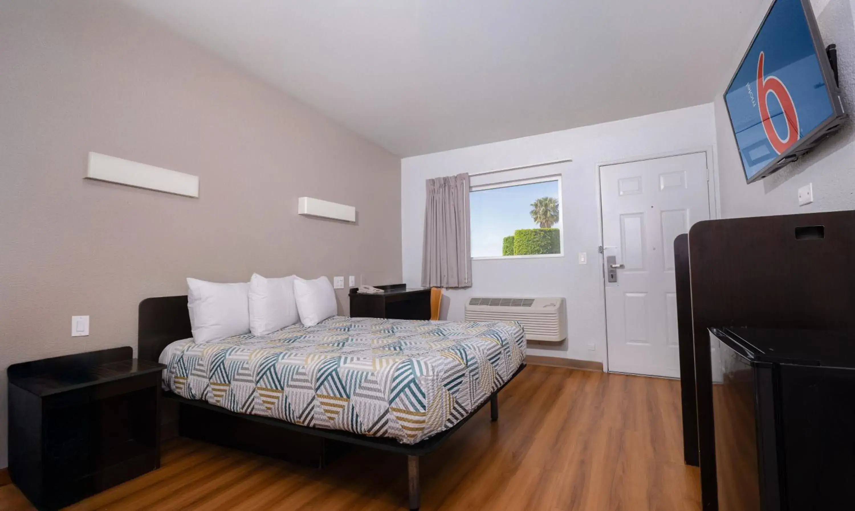 Bedroom, Bed in Motel 6 Ontario, CA - Airport Bedroom, Bed in Motel 6 Ontario, CA - Airport