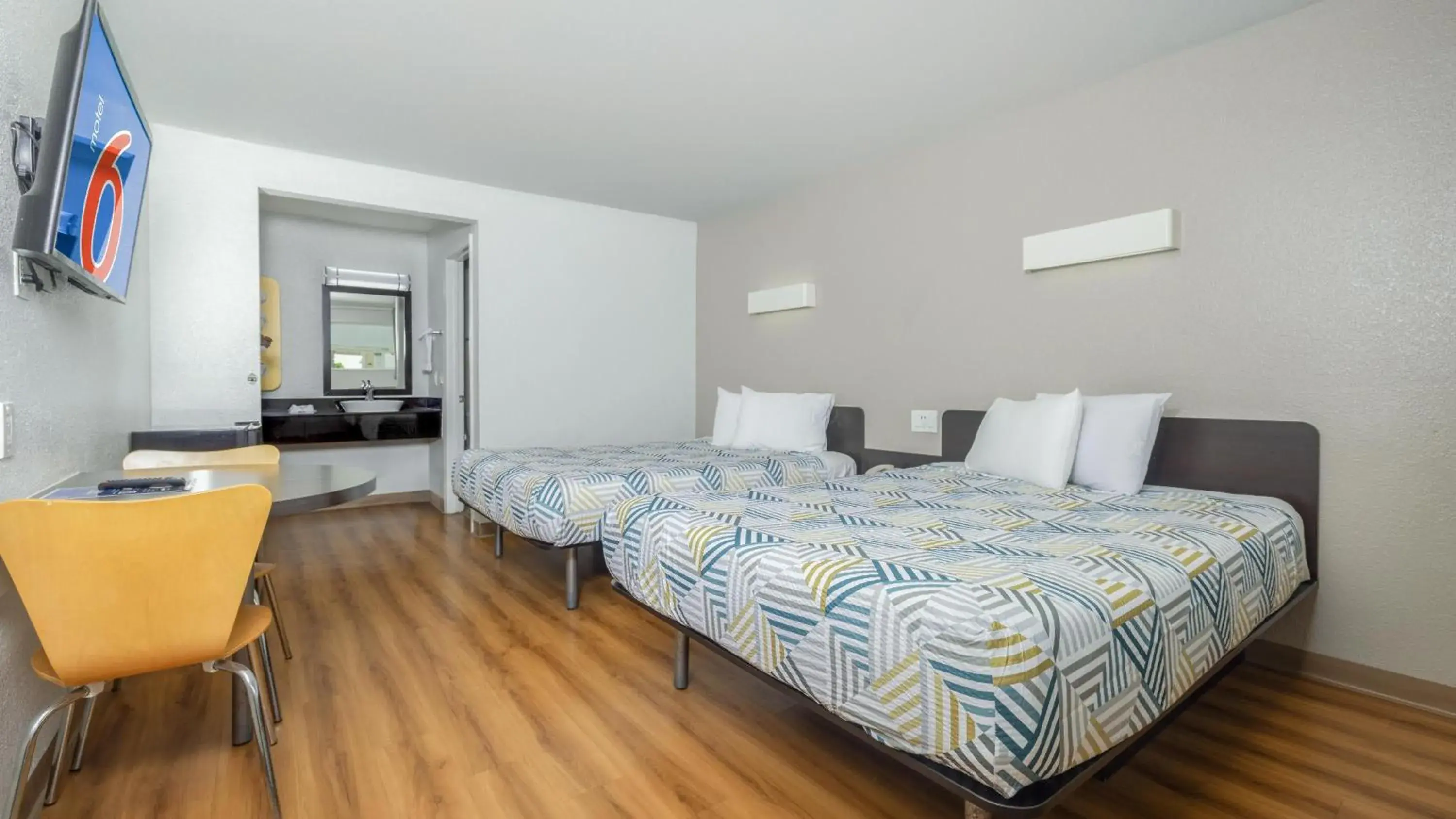 Bedroom, Bed in Motel 6 Ontario, CA - Airport Bedroom, Bed in Motel 6 Ontario, CA - Airport