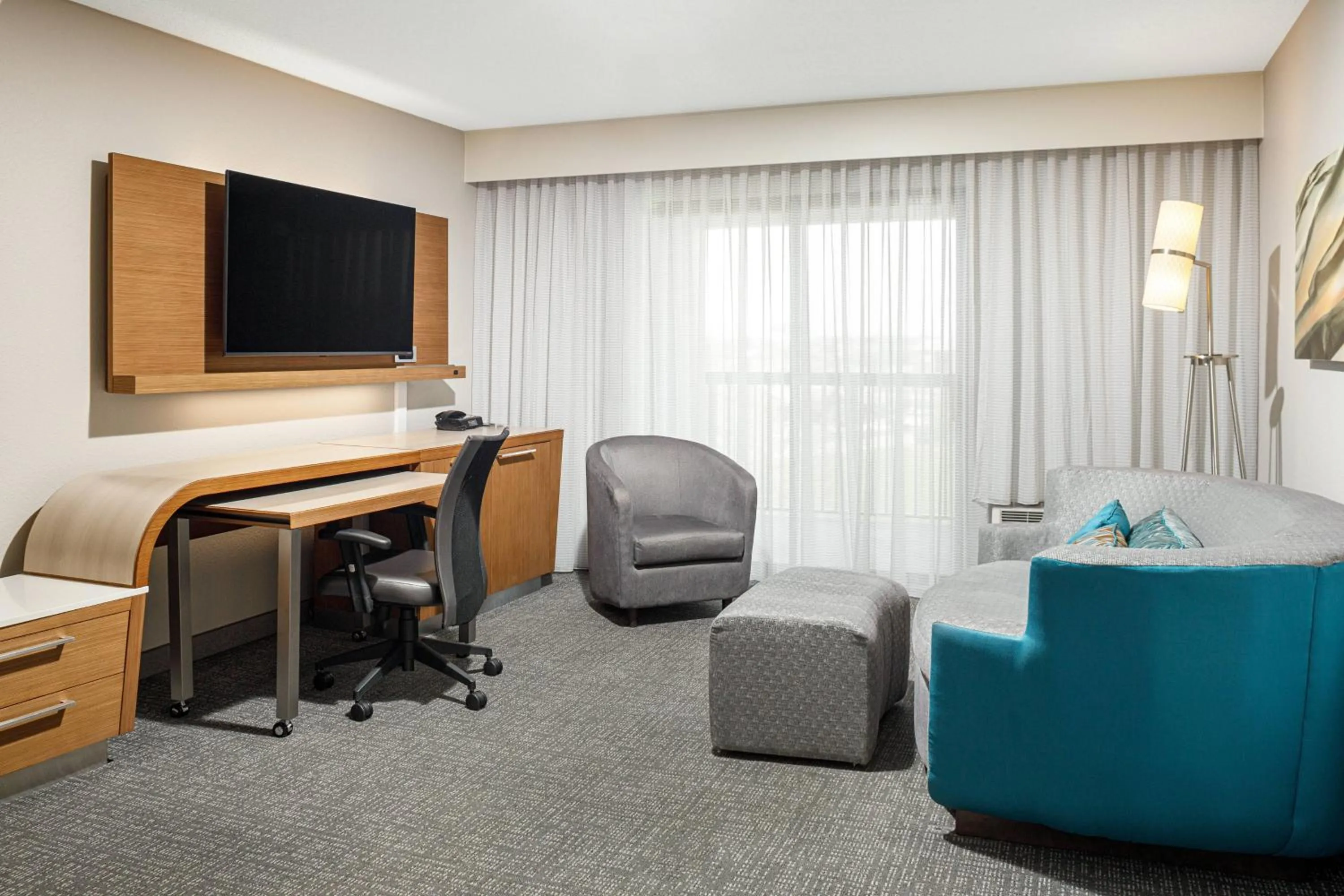 Living room in Courtyard Paducah West