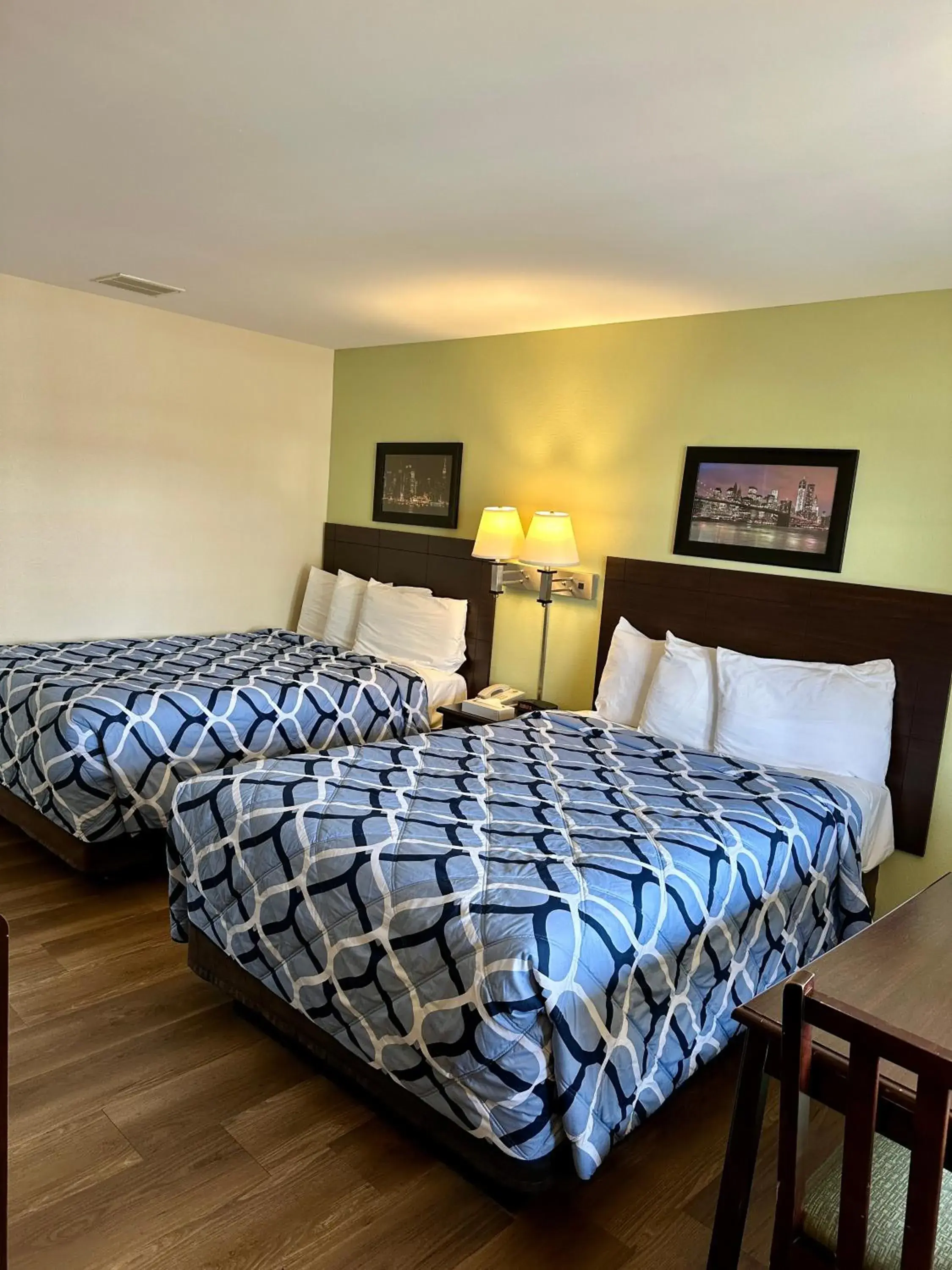 Bed in Sea Girt Lodge Bed in Sea Girt Lodge