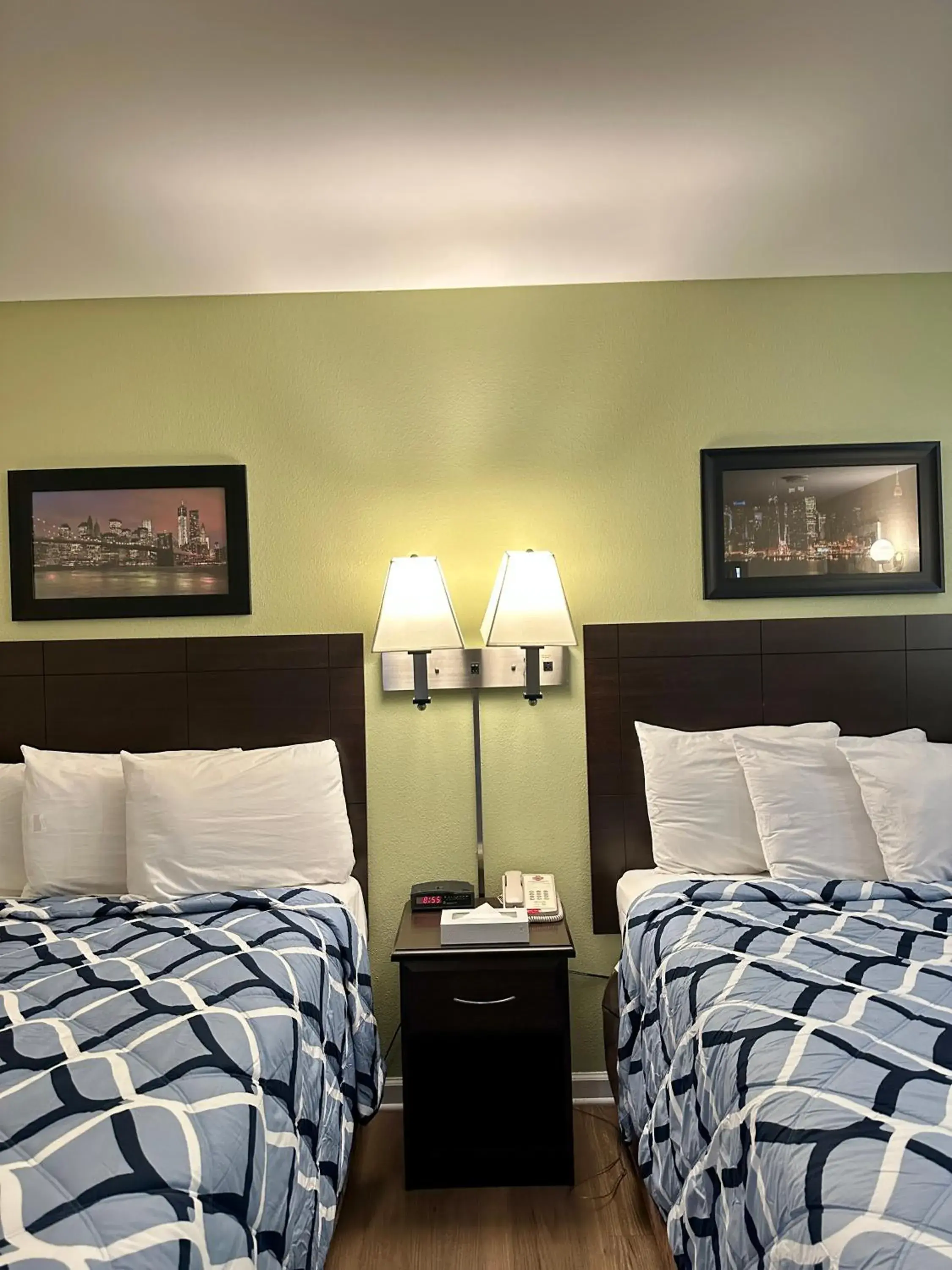 Bed in Sea Girt Lodge Bed in Sea Girt Lodge