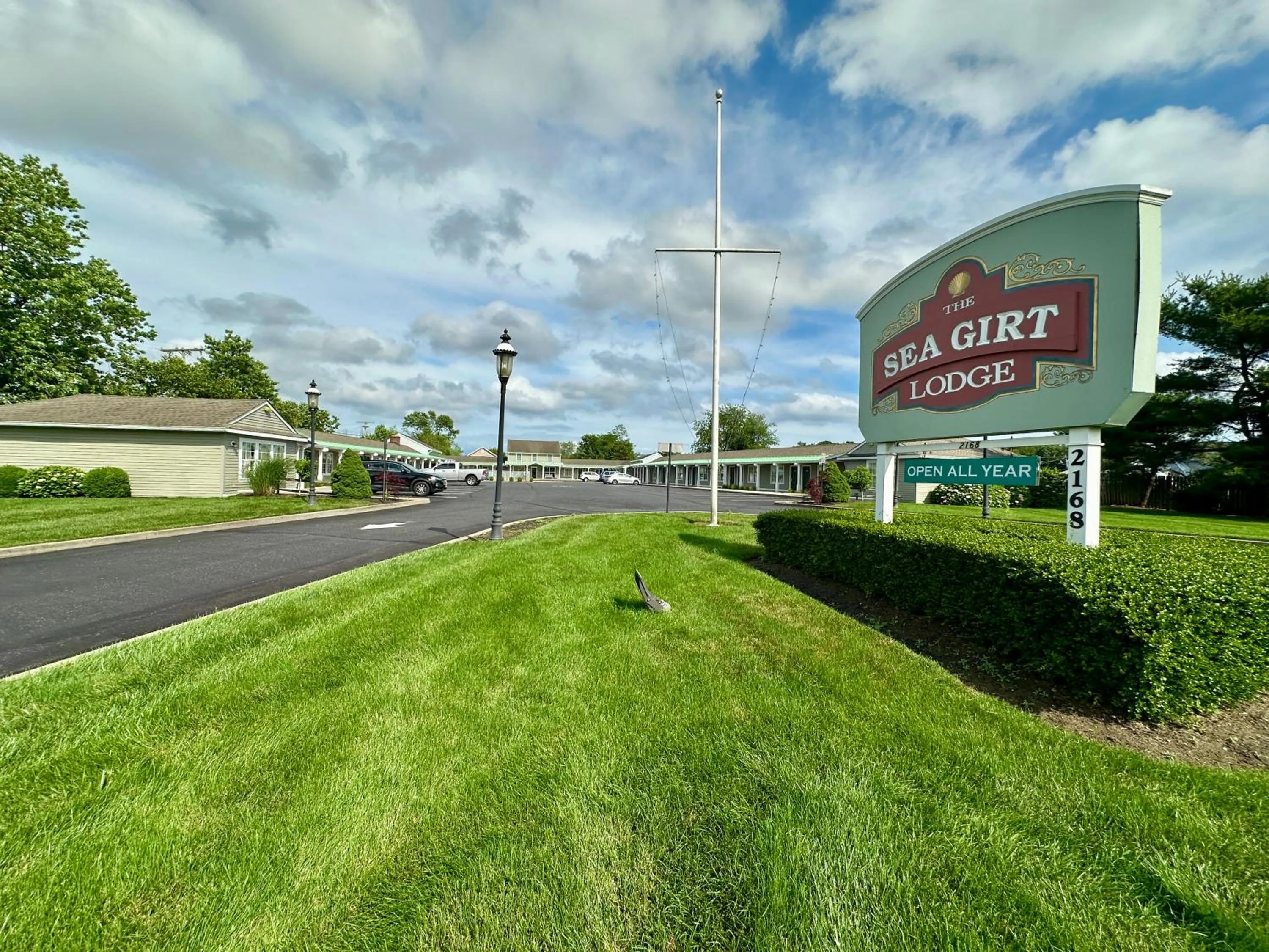 Facade/entrance in Sea Girt Lodge