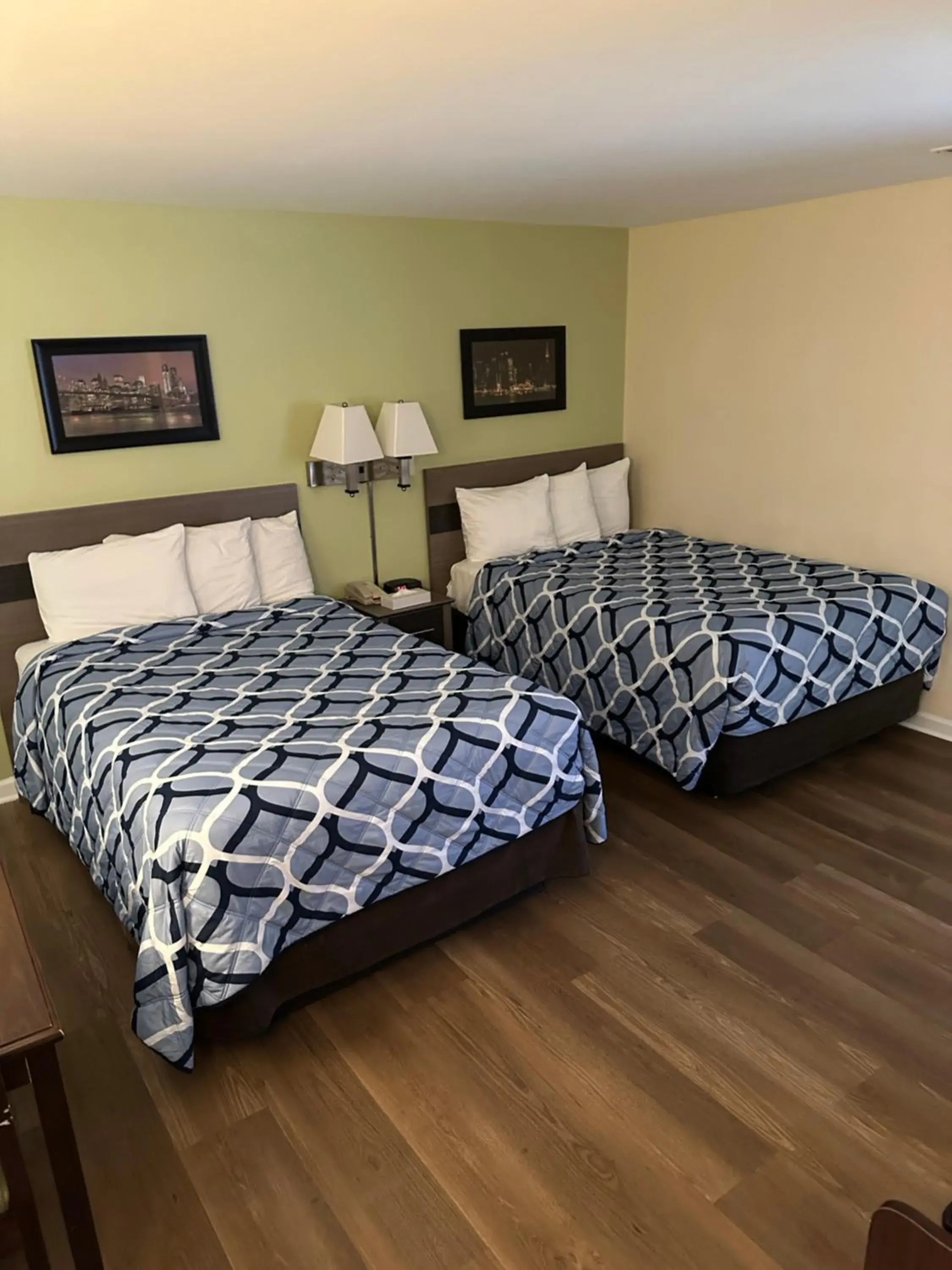 Bed in Sea Girt Lodge Bed in Sea Girt Lodge