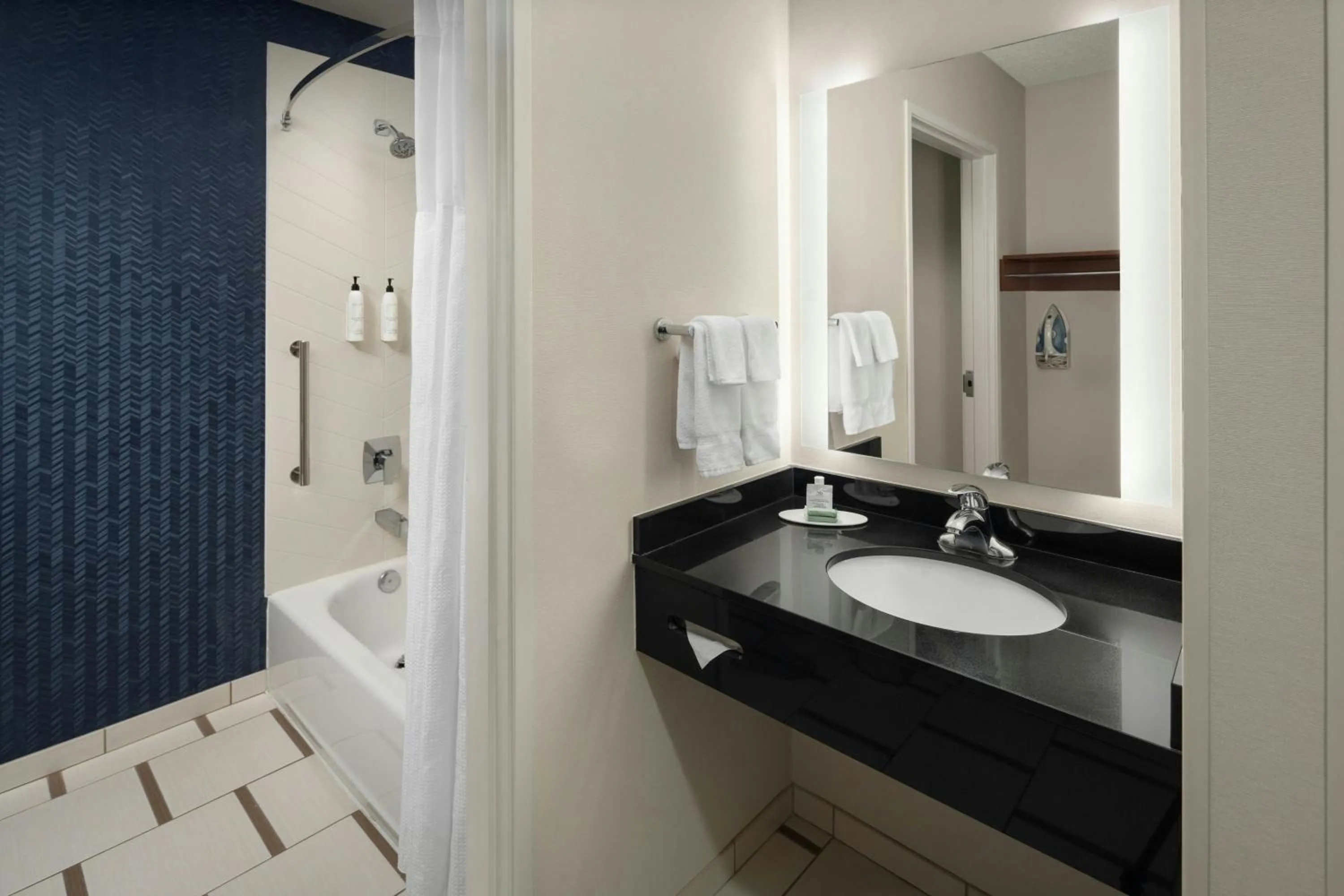 Bathroom in Fairfield Inn & Suites Portland South/Lake Oswego