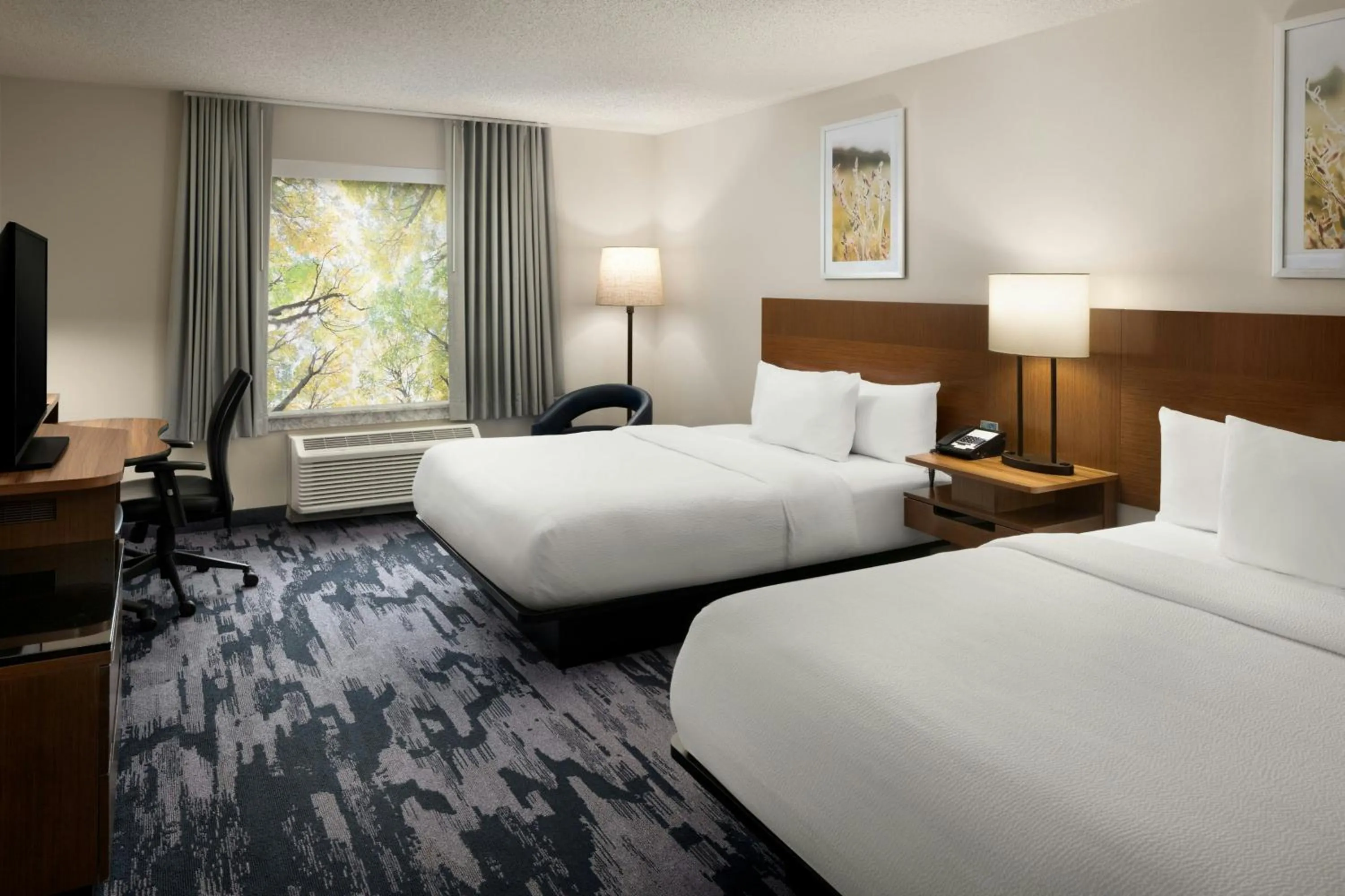 Photo of the whole room, Bed in Fairfield Inn & Suites Portland South/Lake Oswego