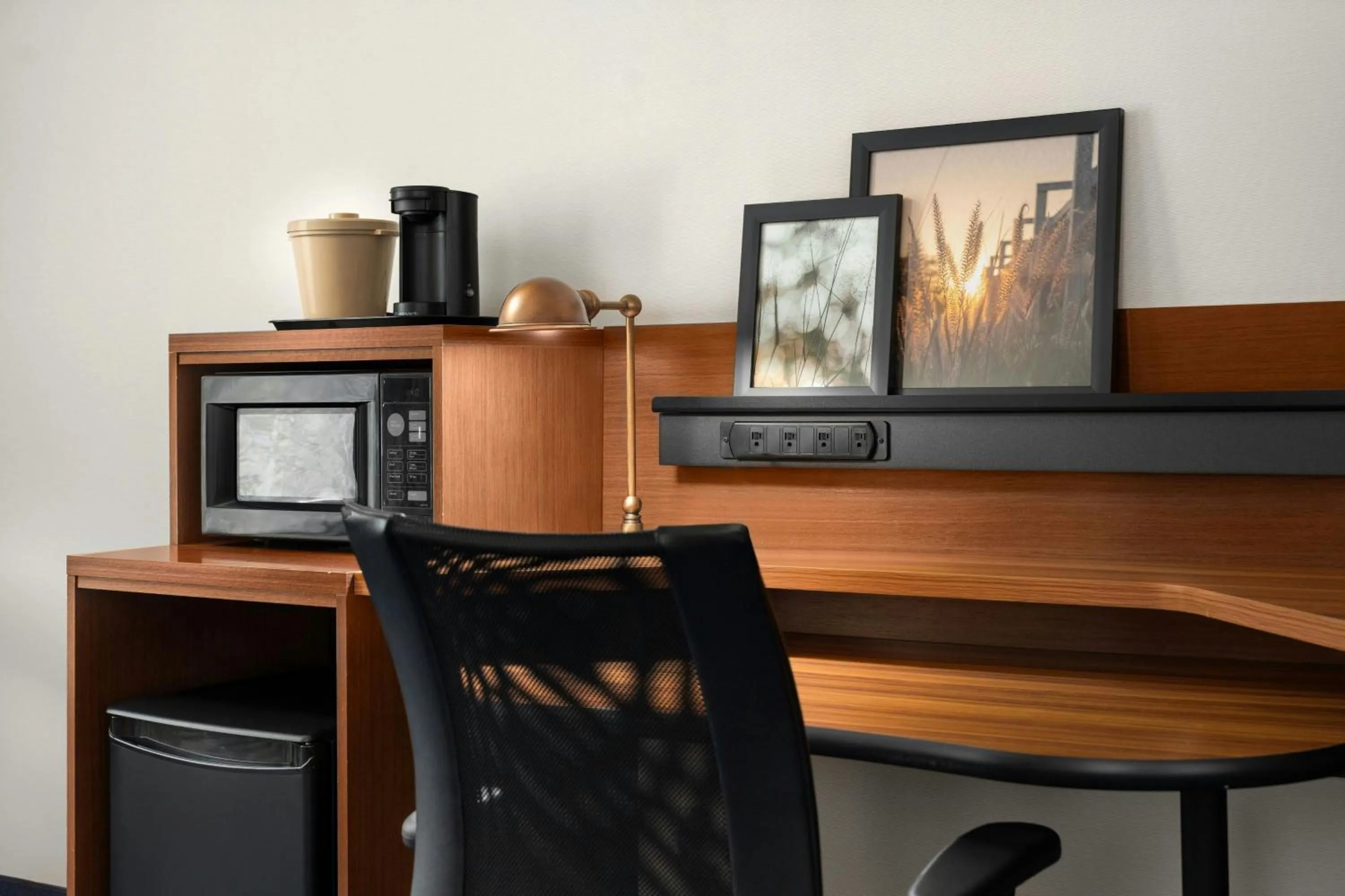 Photo of the whole room in Fairfield Inn & Suites Portland South/Lake Oswego