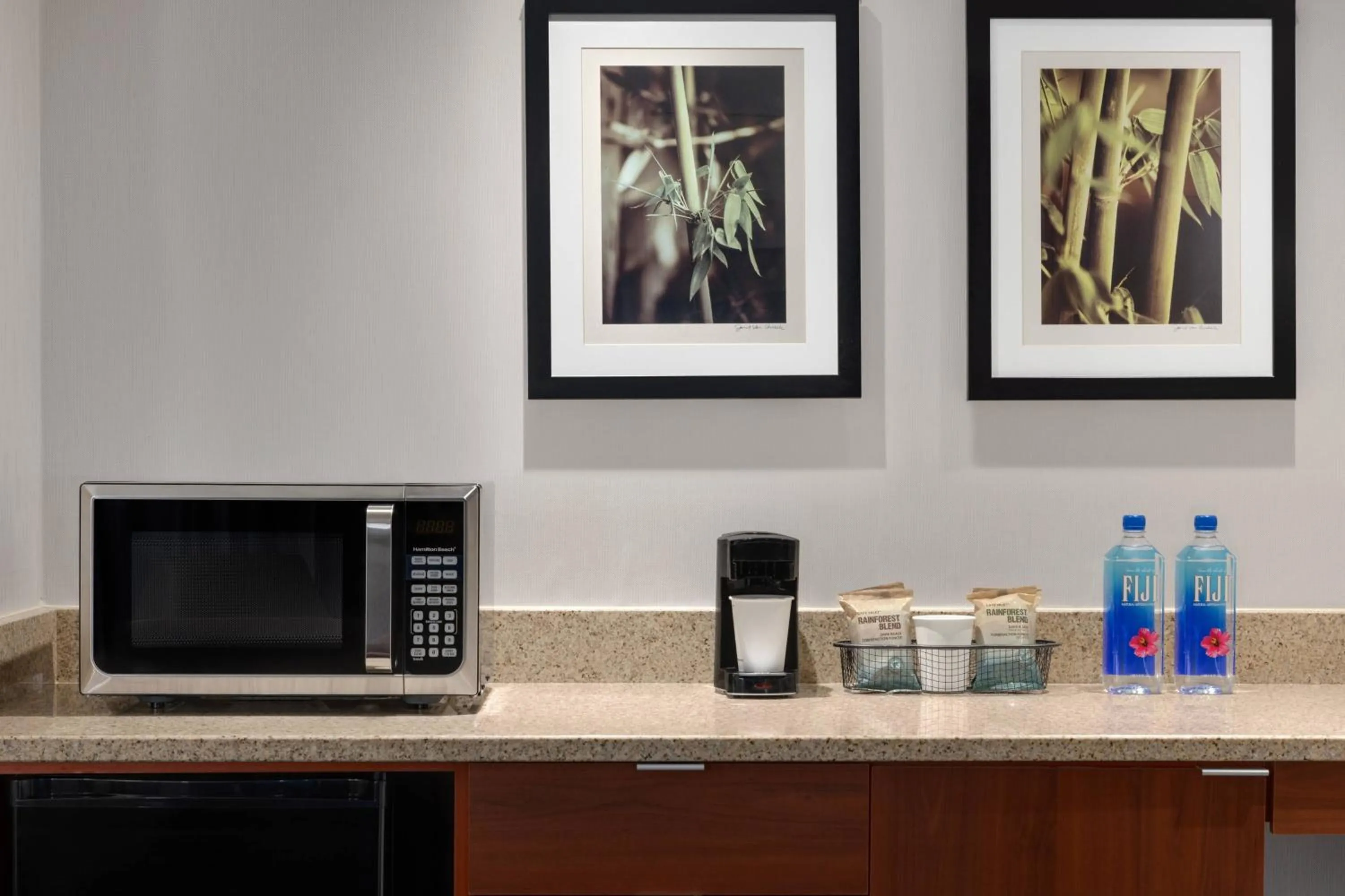 Photo of the whole room in Courtyard Greenville