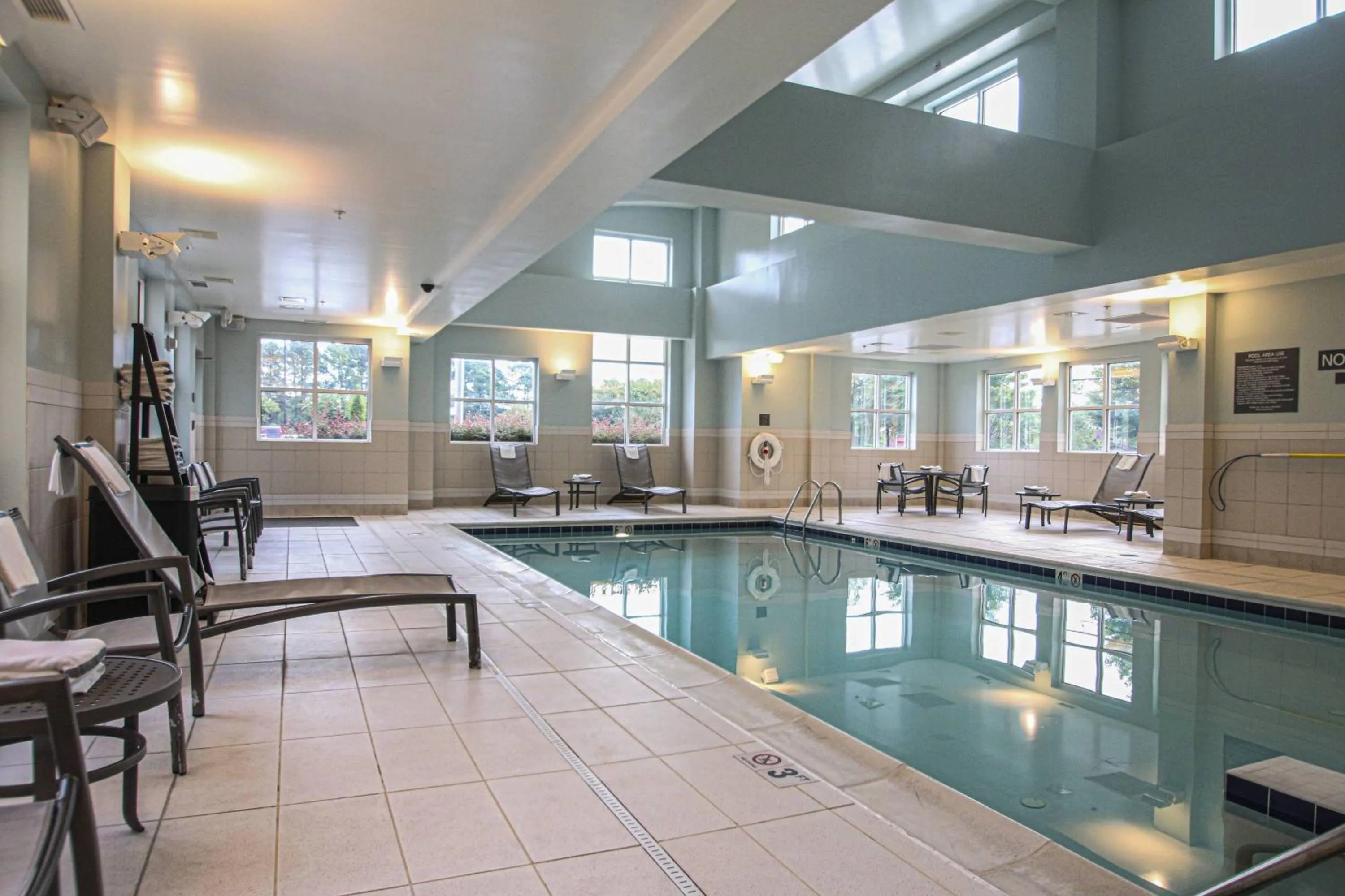 Swimming pool in Residence Inn Newport News Airport