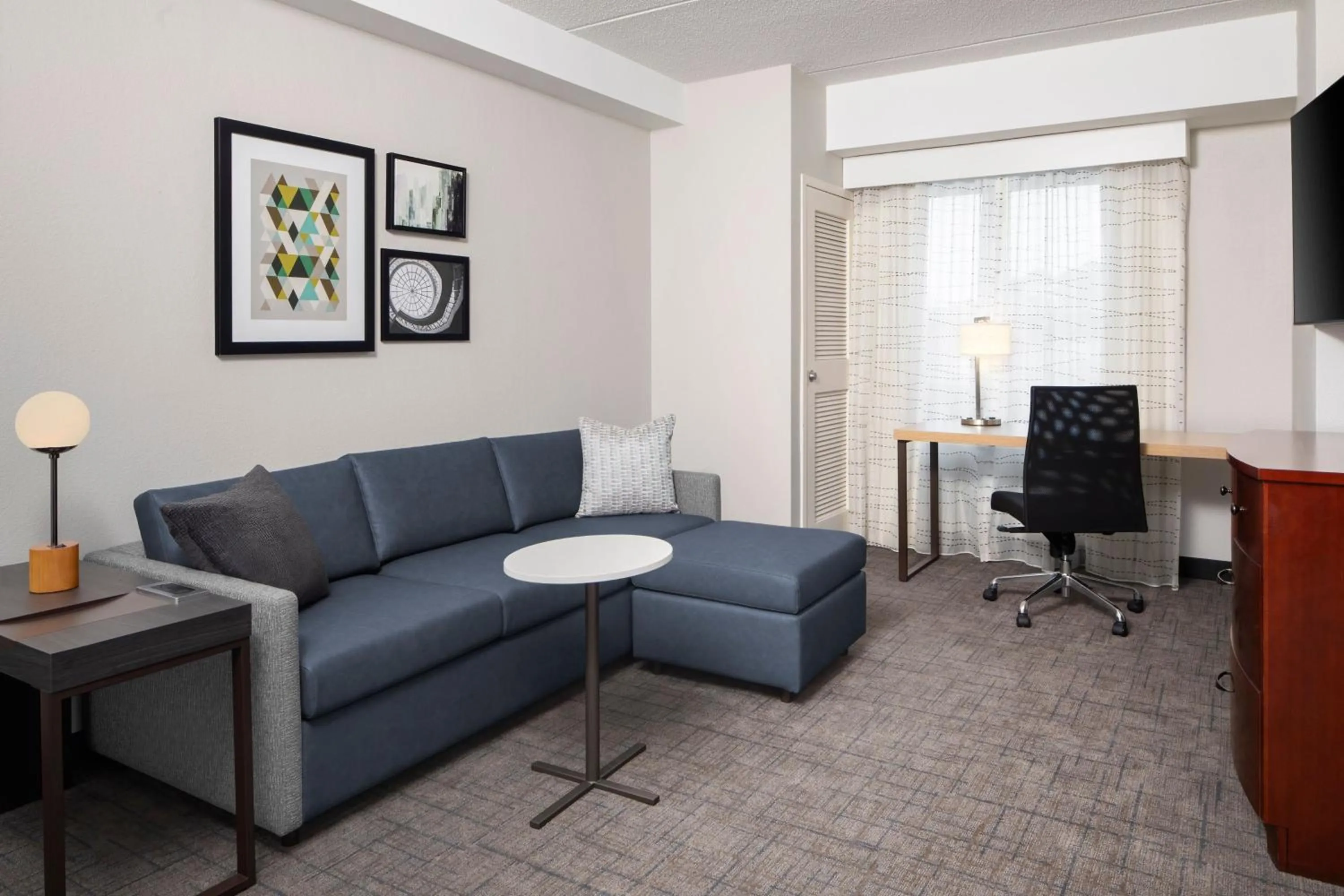 Living room in Residence Inn Newport News Airport