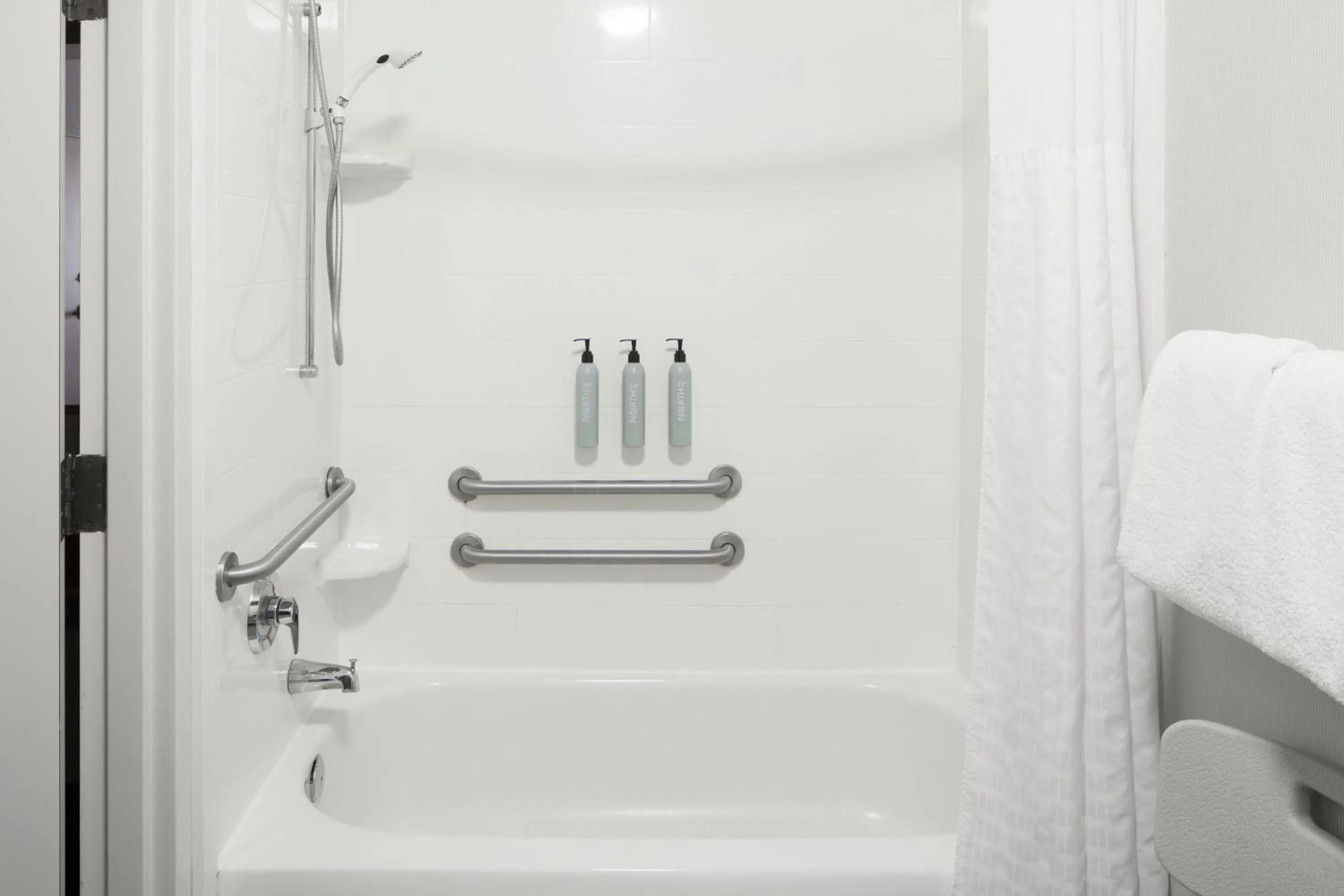 Bathroom in Courtyard Newport News Yorktown