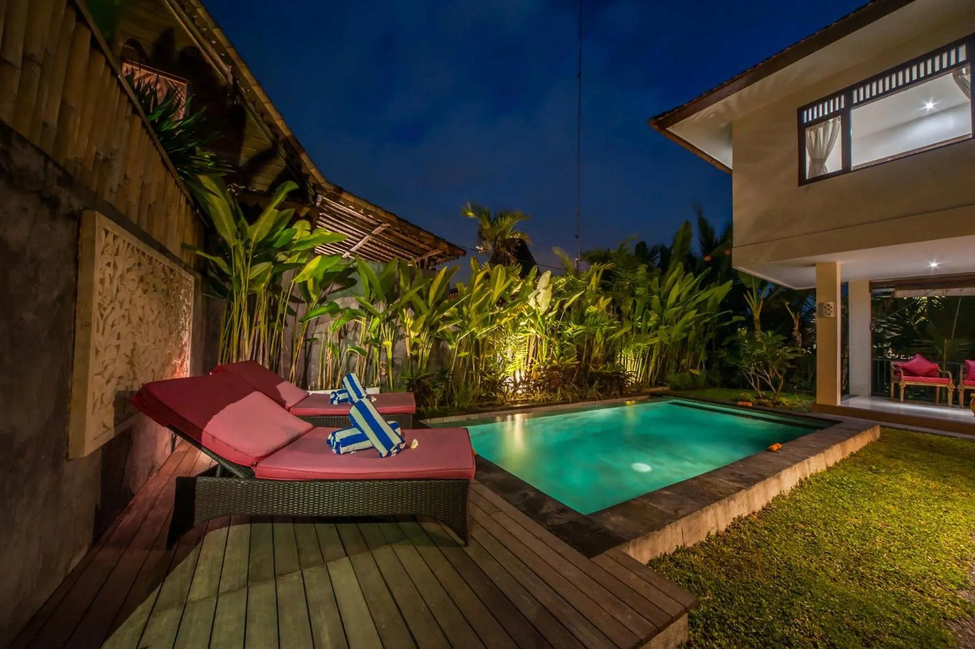 Swimming pool in Villa Two Islands