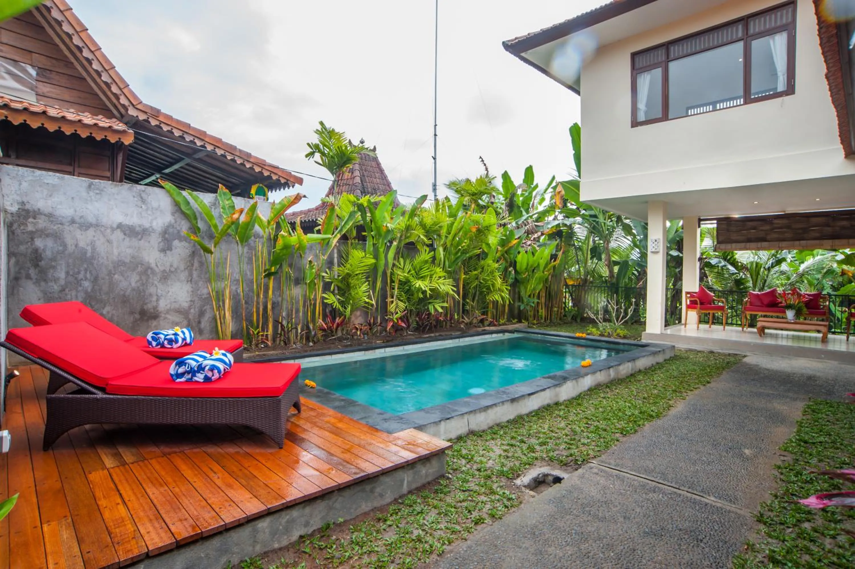 Swimming pool in Villa Two Islands