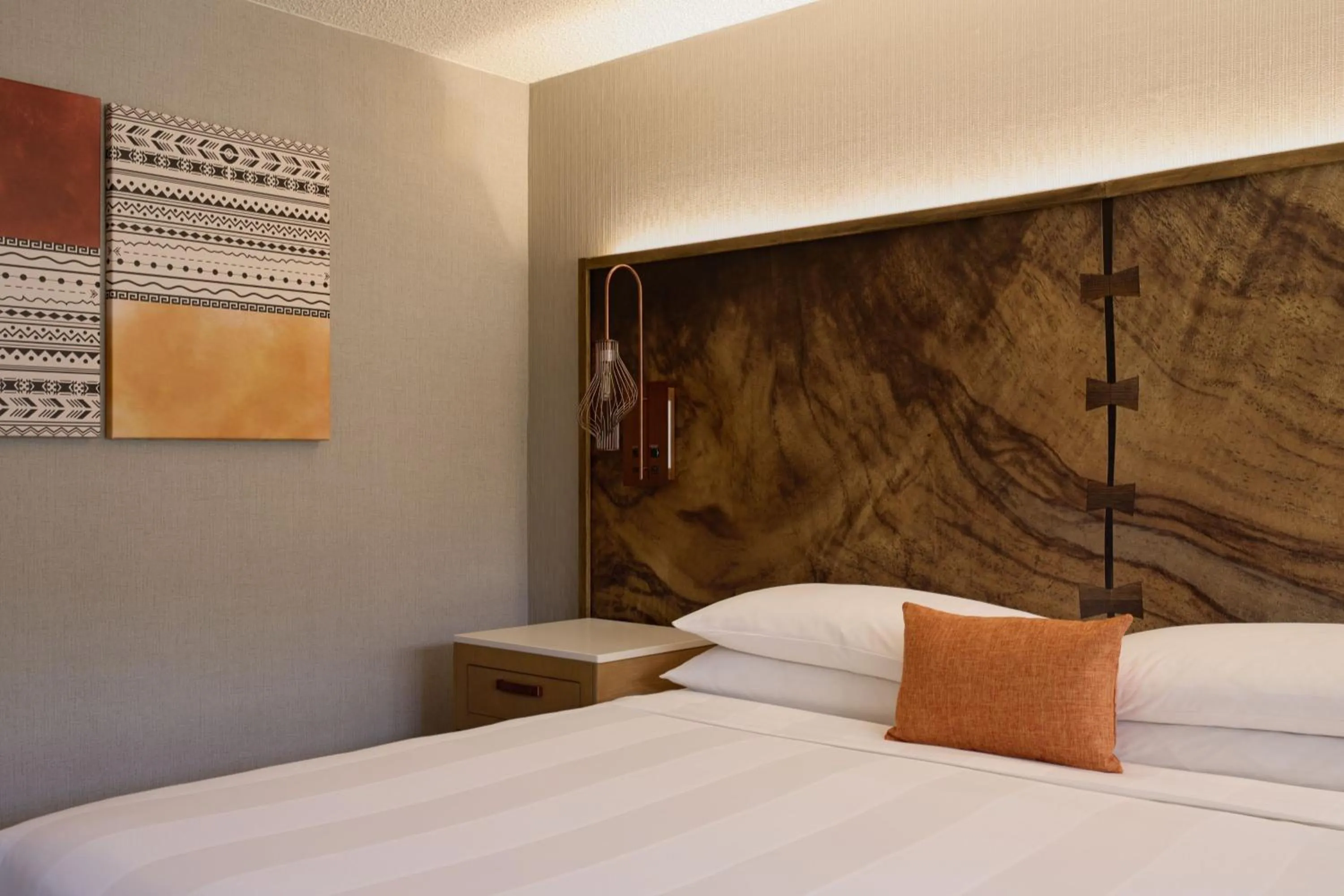 Photo of the whole room, Bed in Phoenix Marriott Resort Tempe at The Buttes