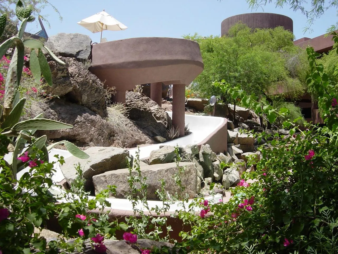 Swimming pool in Phoenix Marriott Resort Tempe at The Buttes