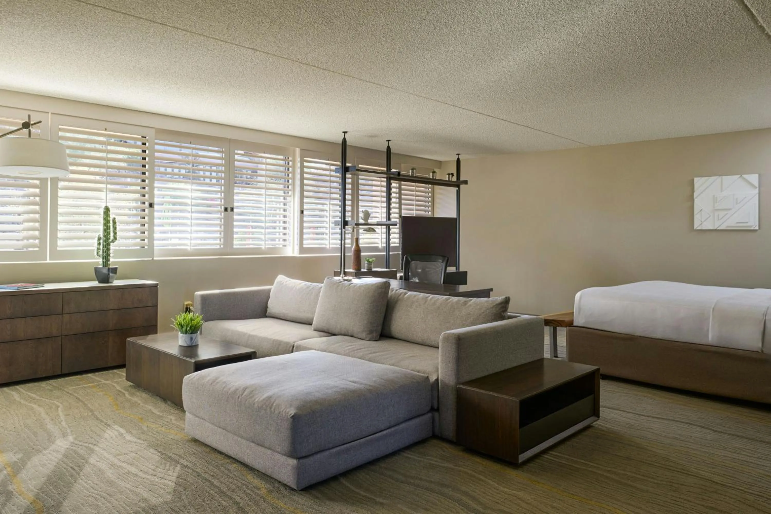 Photo of the whole room, Bed in Phoenix Marriott Resort Tempe at The Buttes
