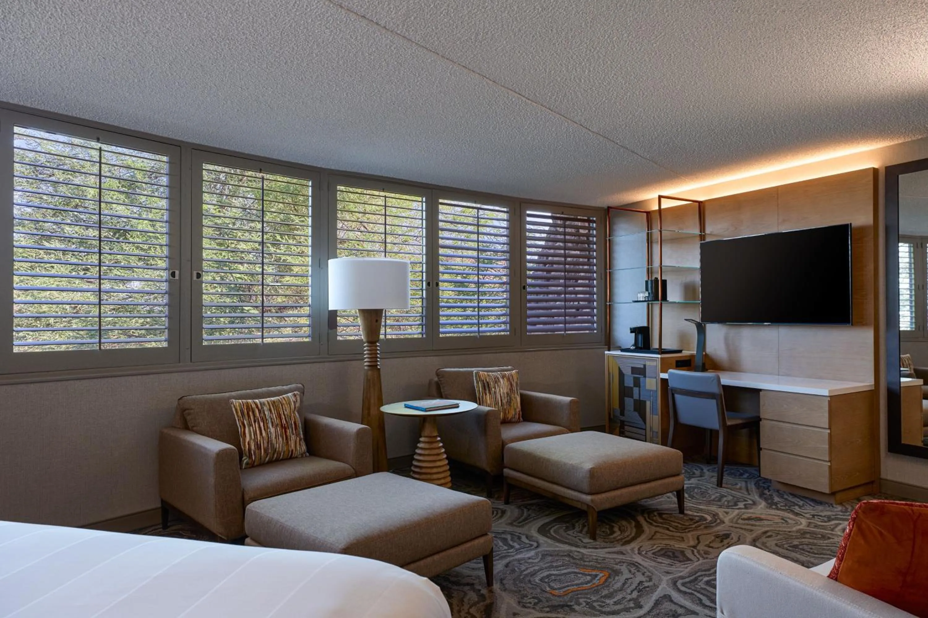 Photo of the whole room, Bed in Phoenix Marriott Resort Tempe at The Buttes