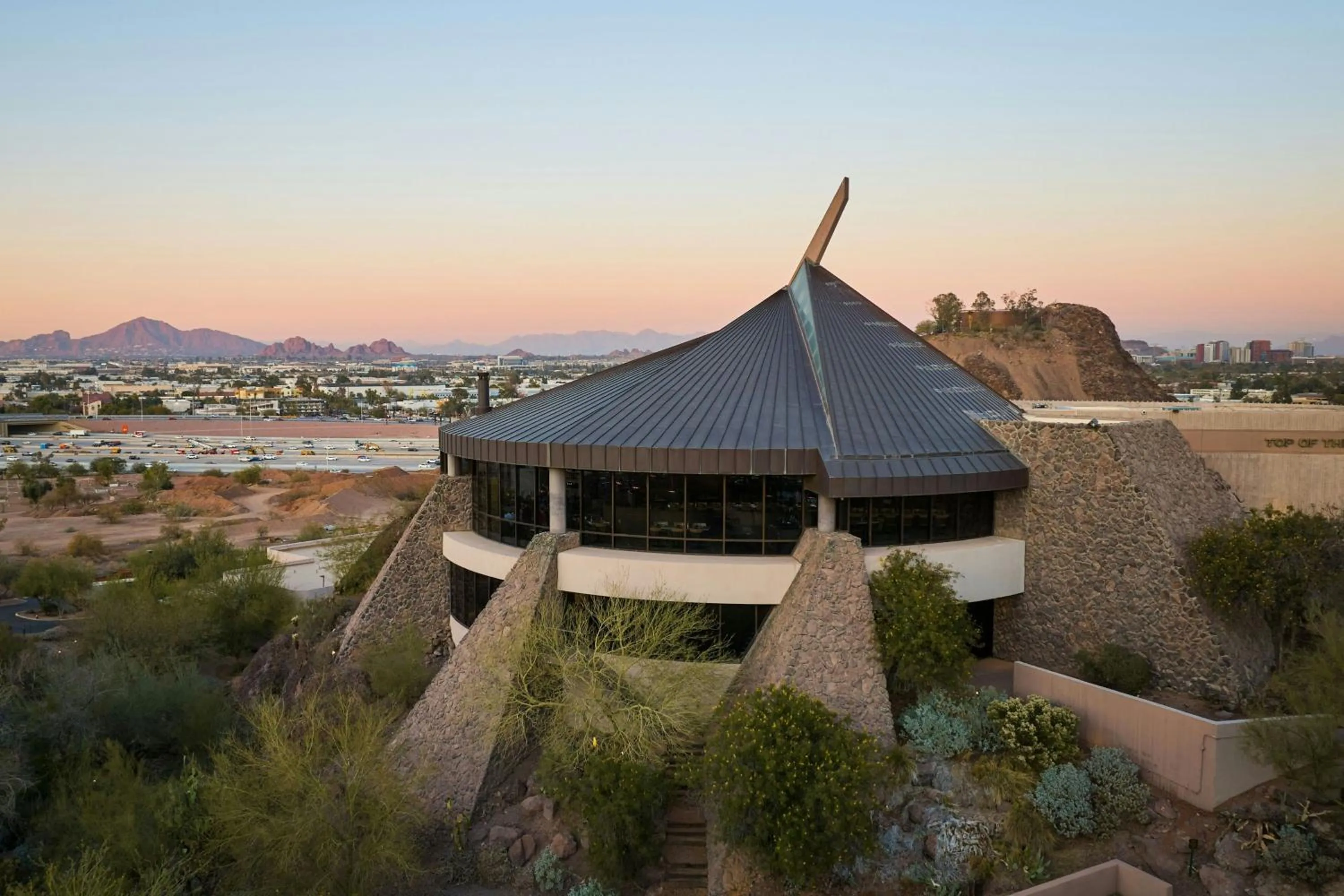 Restaurant/places to eat in Phoenix Marriott Resort Tempe at The Buttes