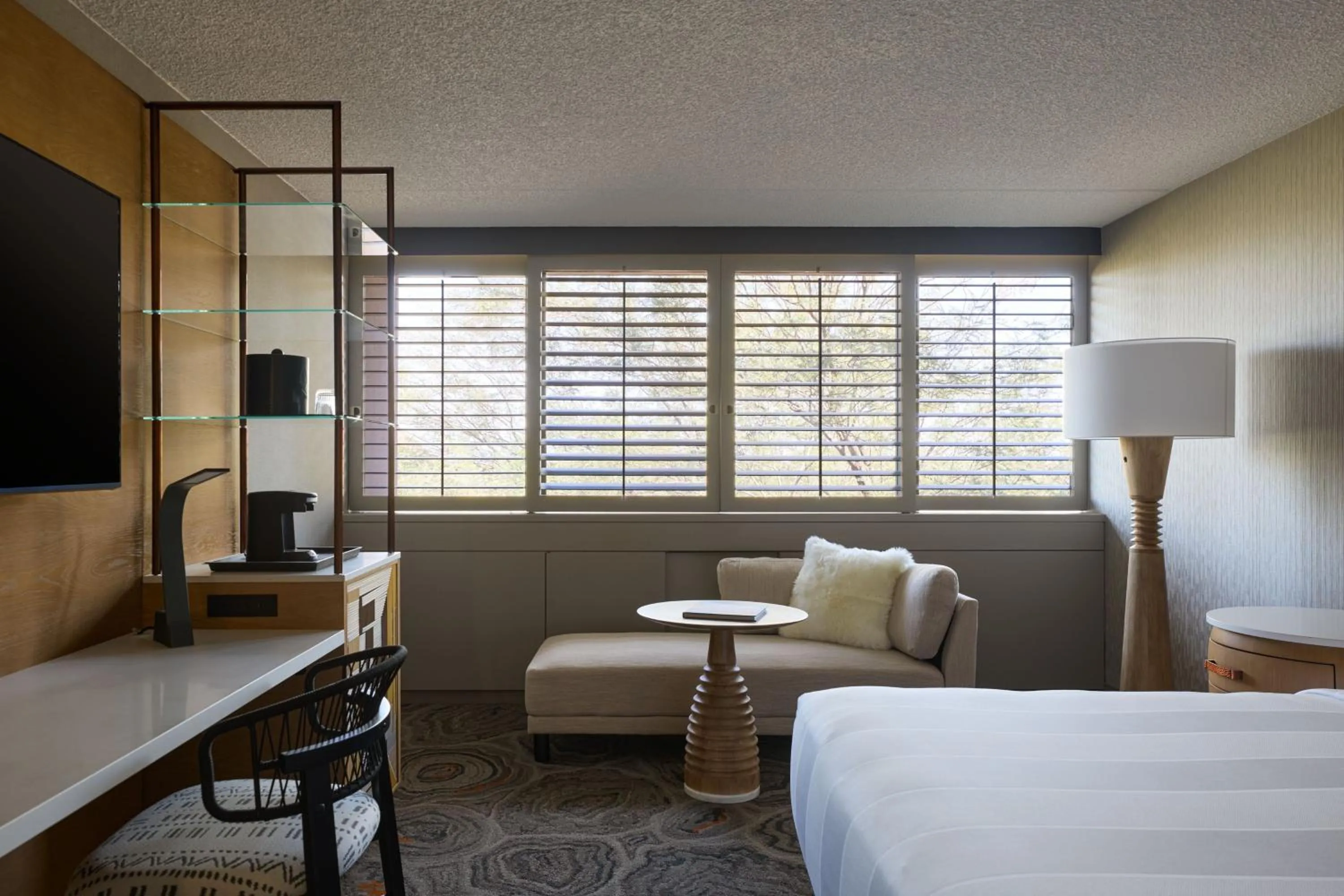Photo of the whole room, Bed in Phoenix Marriott Resort Tempe at The Buttes