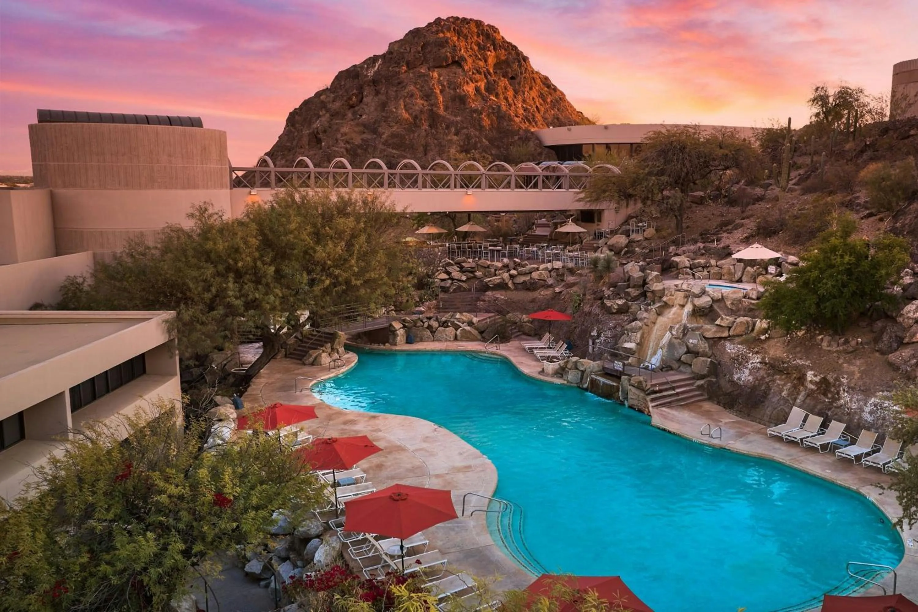 Swimming pool in Phoenix Marriott Resort Tempe at The Buttes