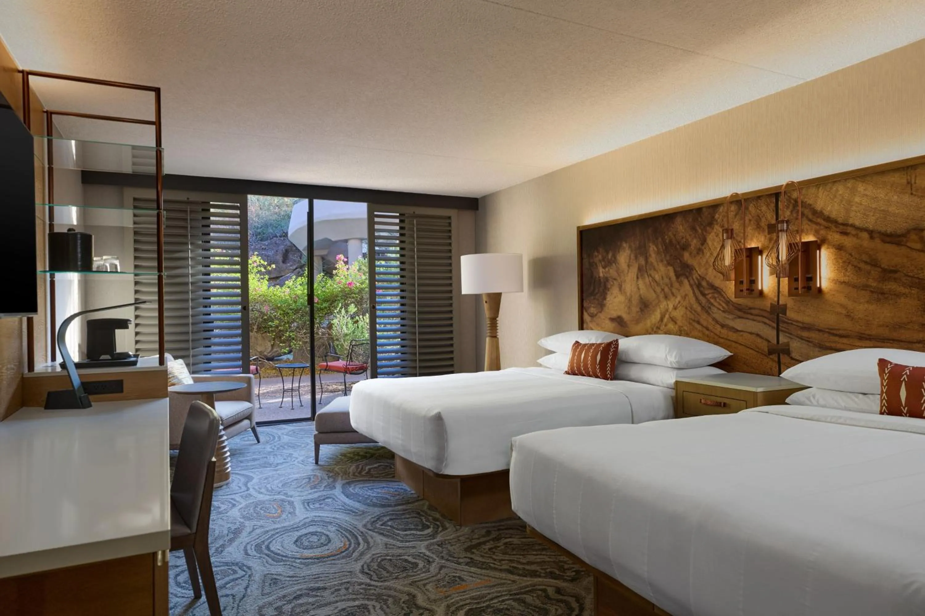 Photo of the whole room, Bed in Phoenix Marriott Resort Tempe at The Buttes