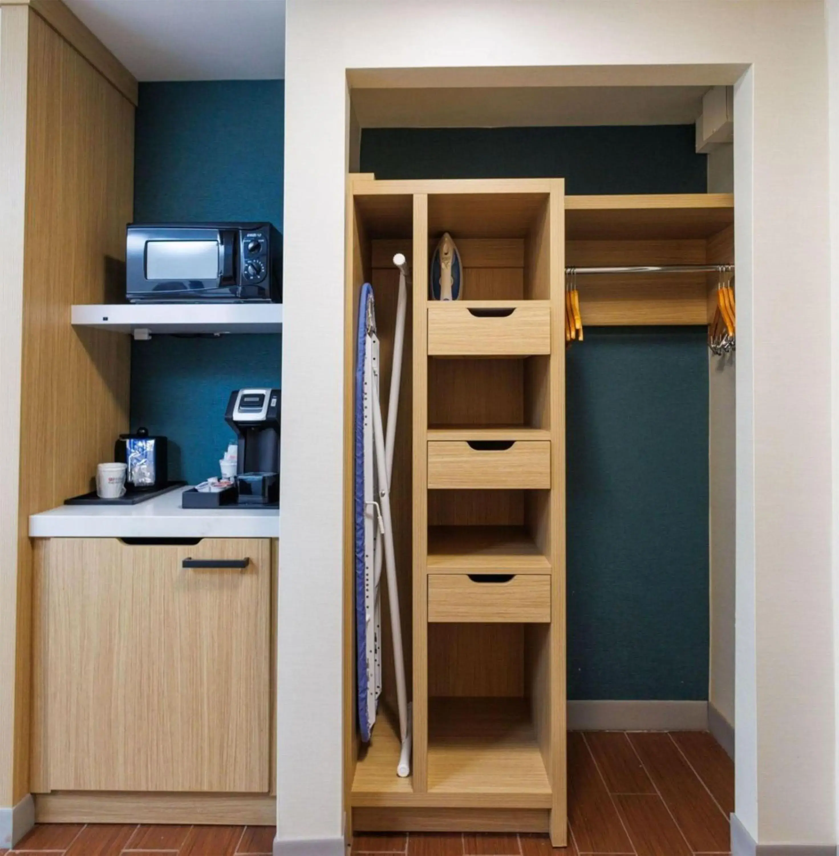 Photo of the whole room in Hilton Garden Inn New York/Staten Island Photo of the whole room in Hilton Garden Inn New York/Staten Island