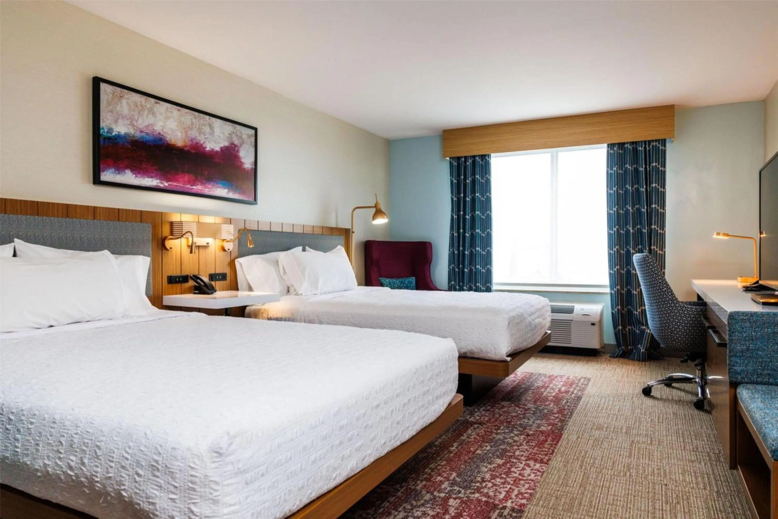 Bedroom, Bed in Hilton Garden Inn New York/Staten Island