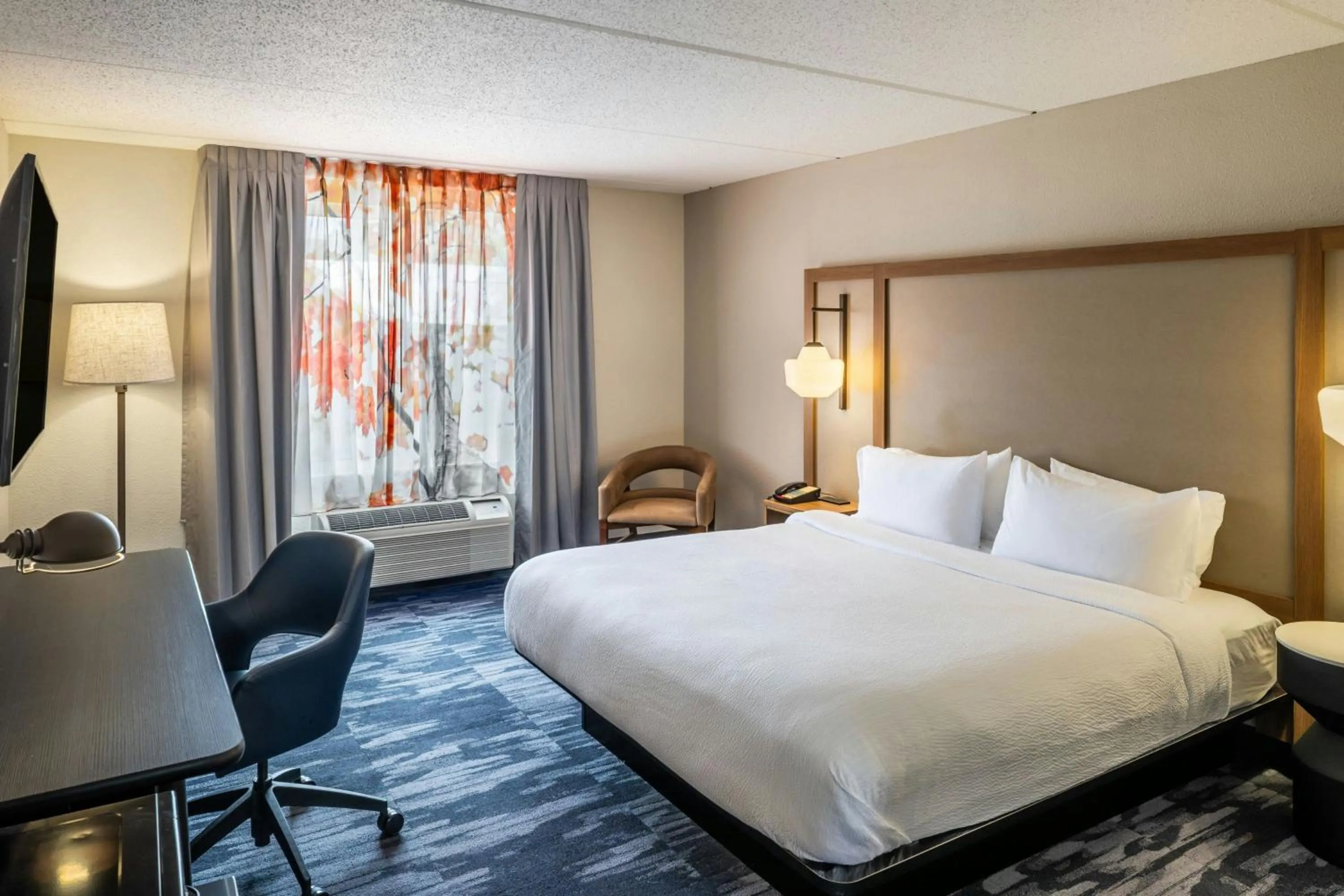 Photo of the whole room, Bed in Fairfield Inn & Suites Butler