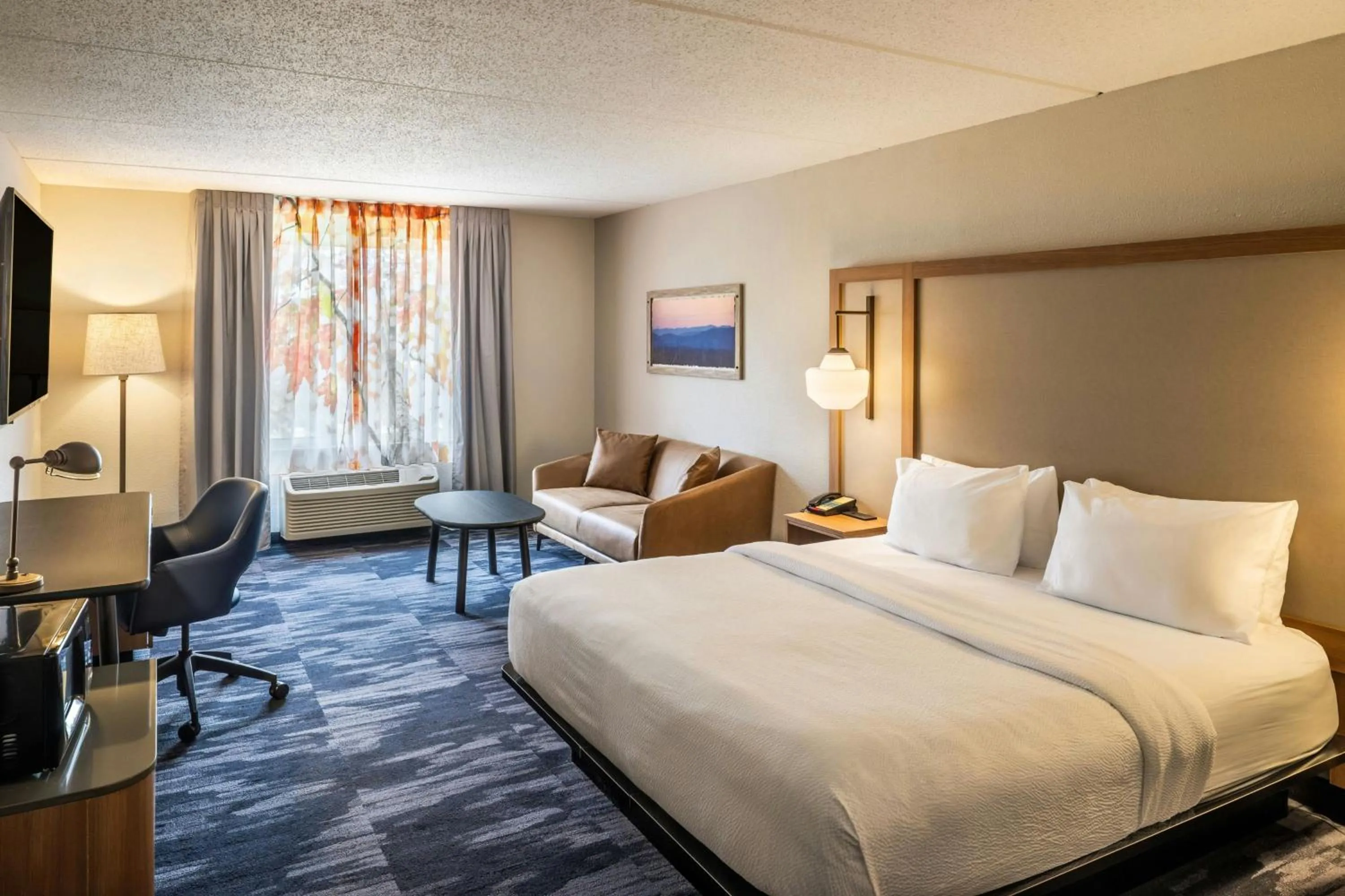 Photo of the whole room, Bed in Fairfield Inn & Suites Butler