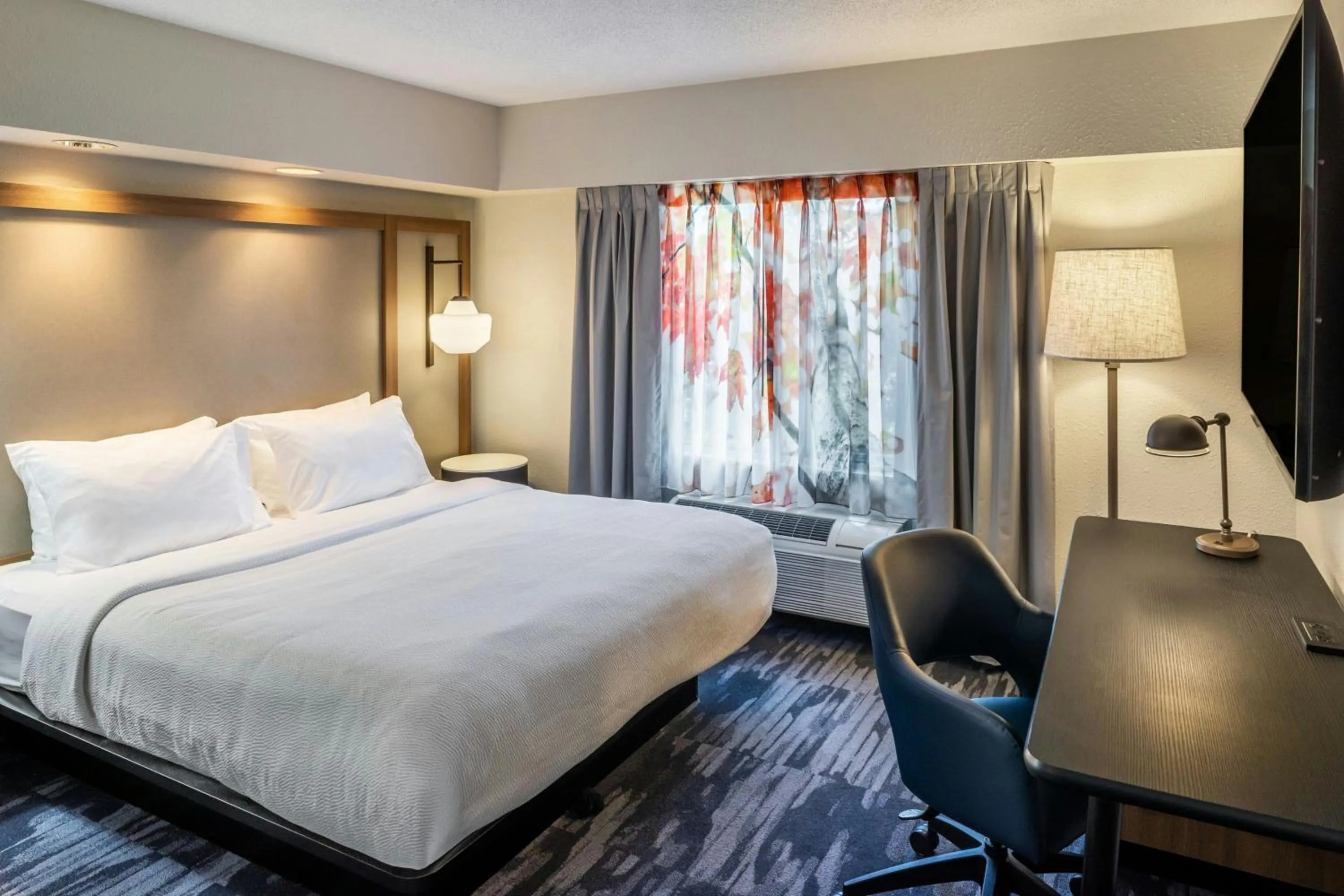 Photo of the whole room, Bed in Fairfield Inn & Suites Butler