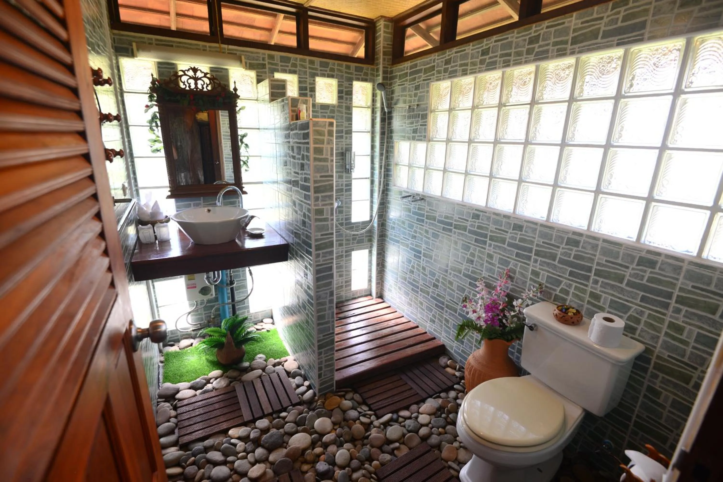 Bathroom in Viang Yonok Hotel, Restaurant, Sports Club