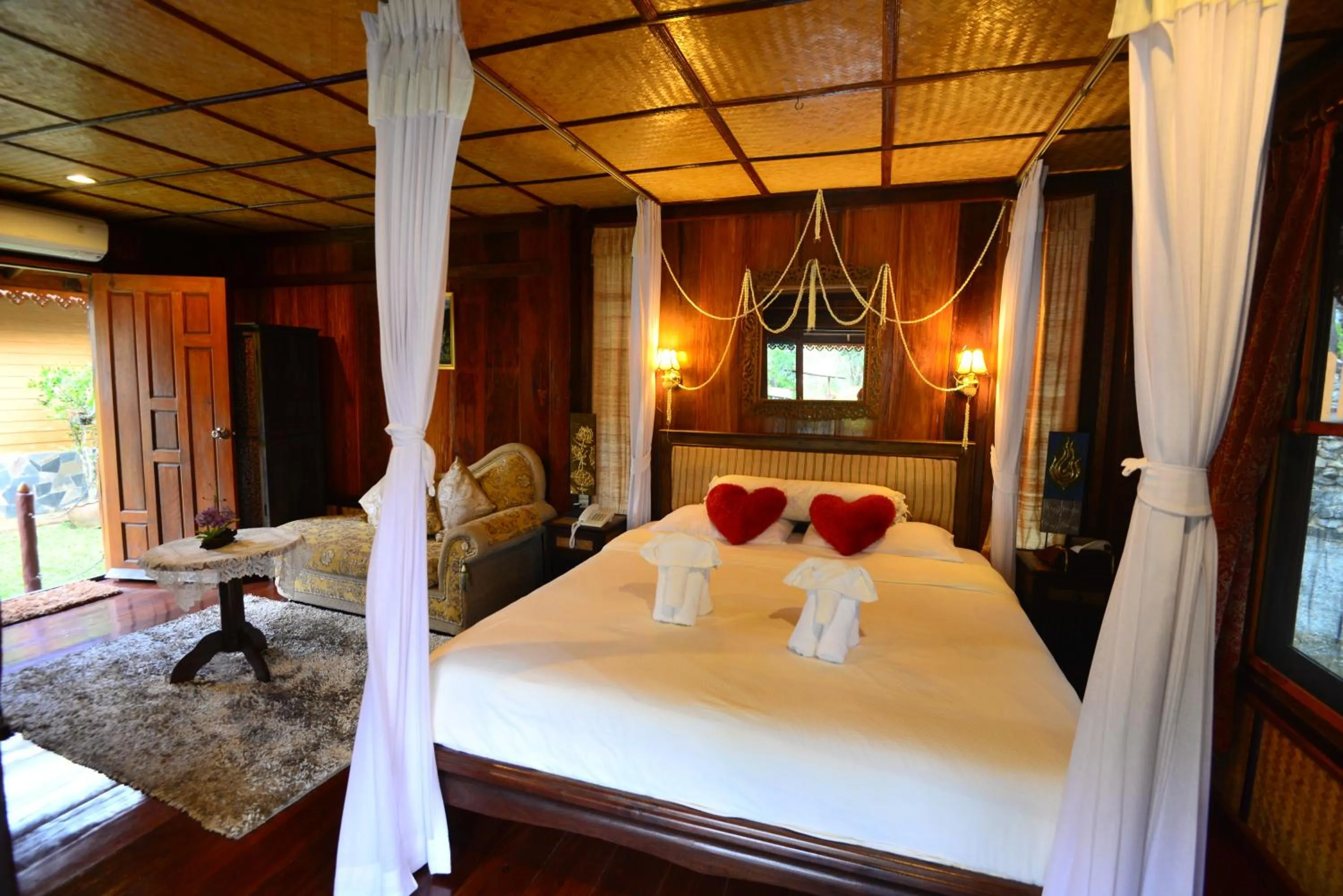 Bedroom, Bed in Viang Yonok Hotel, Restaurant, Sports Club